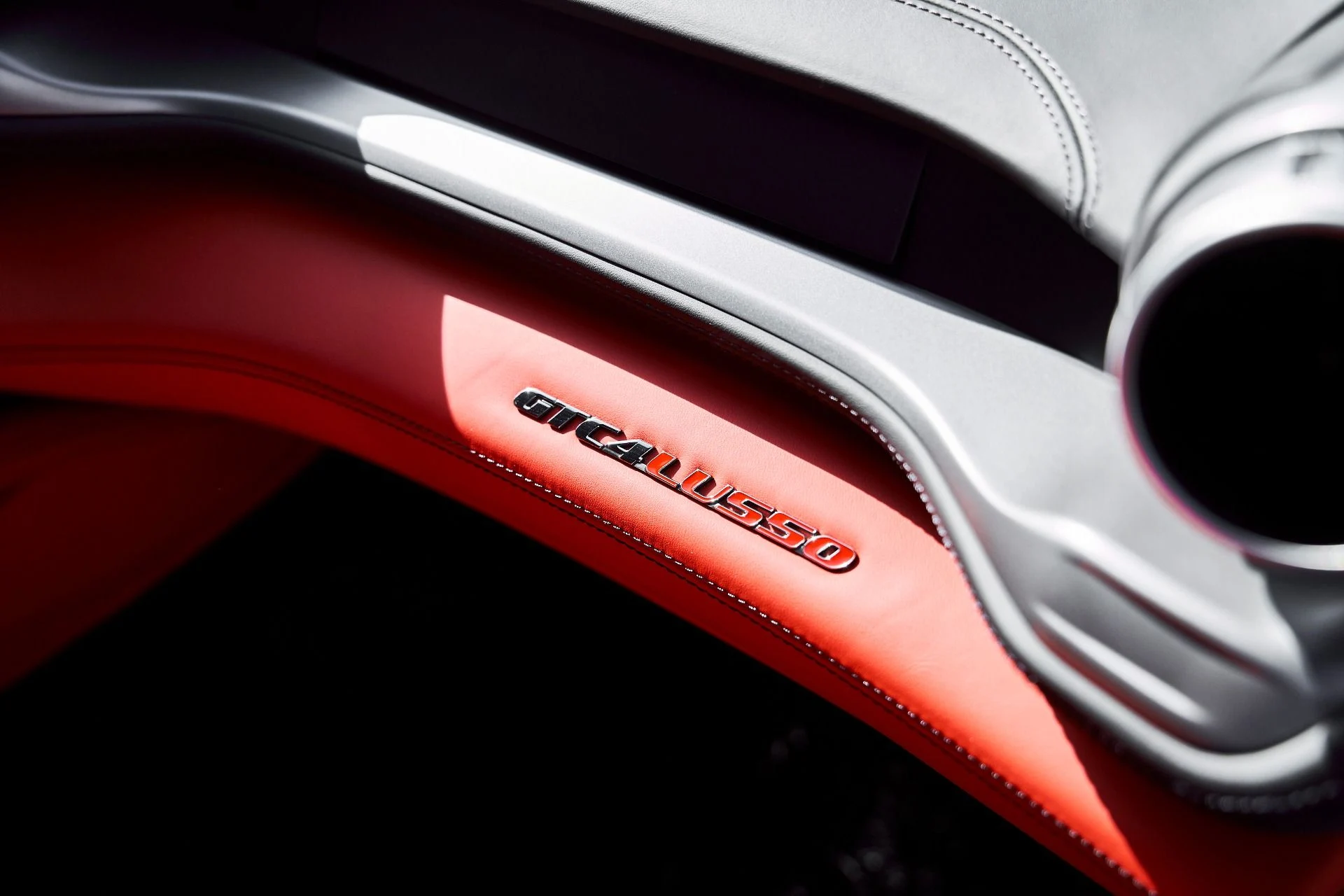 mph041_1716509365_Used_2019_Ferrari_GTC_4_Lusso_V12_1771467700_f69717fd00