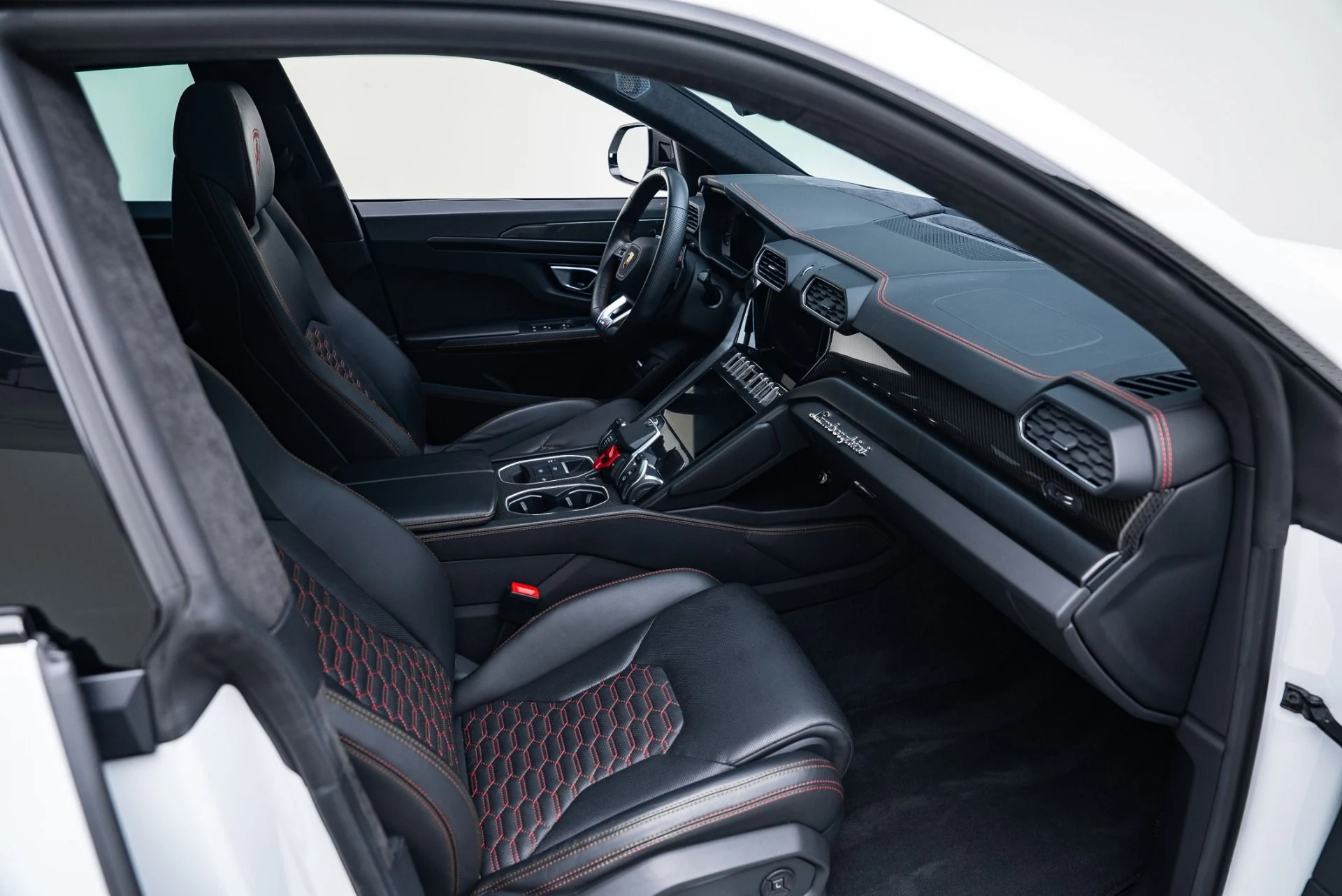 mph041_1726590807_Used_2022_Lamborghini_Urus_1764978375_69c0083824