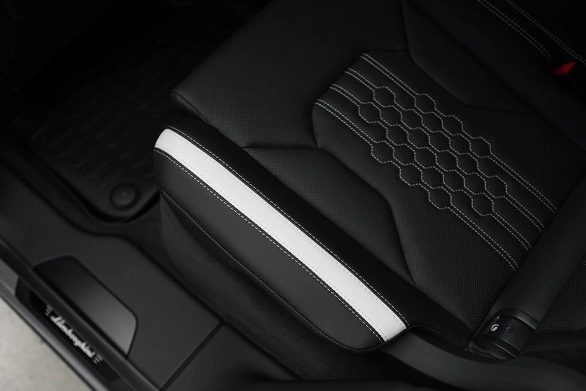 mph041_172797967_07269c1a42957016766ef94794f7061bx_3b9e369a66