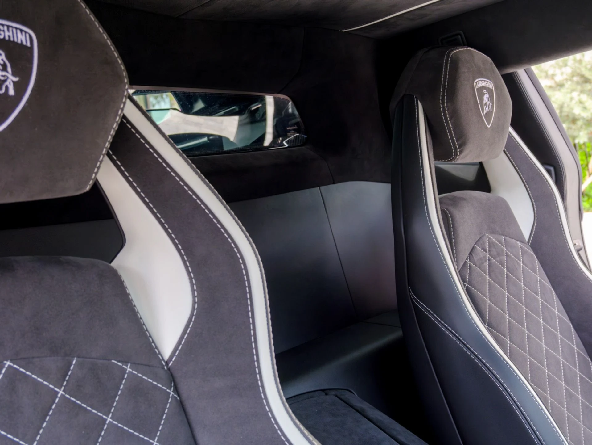 mph041_1729465004_Used_2018_Lamborghini_Aventador_S_1778520653_597dbf8ca6