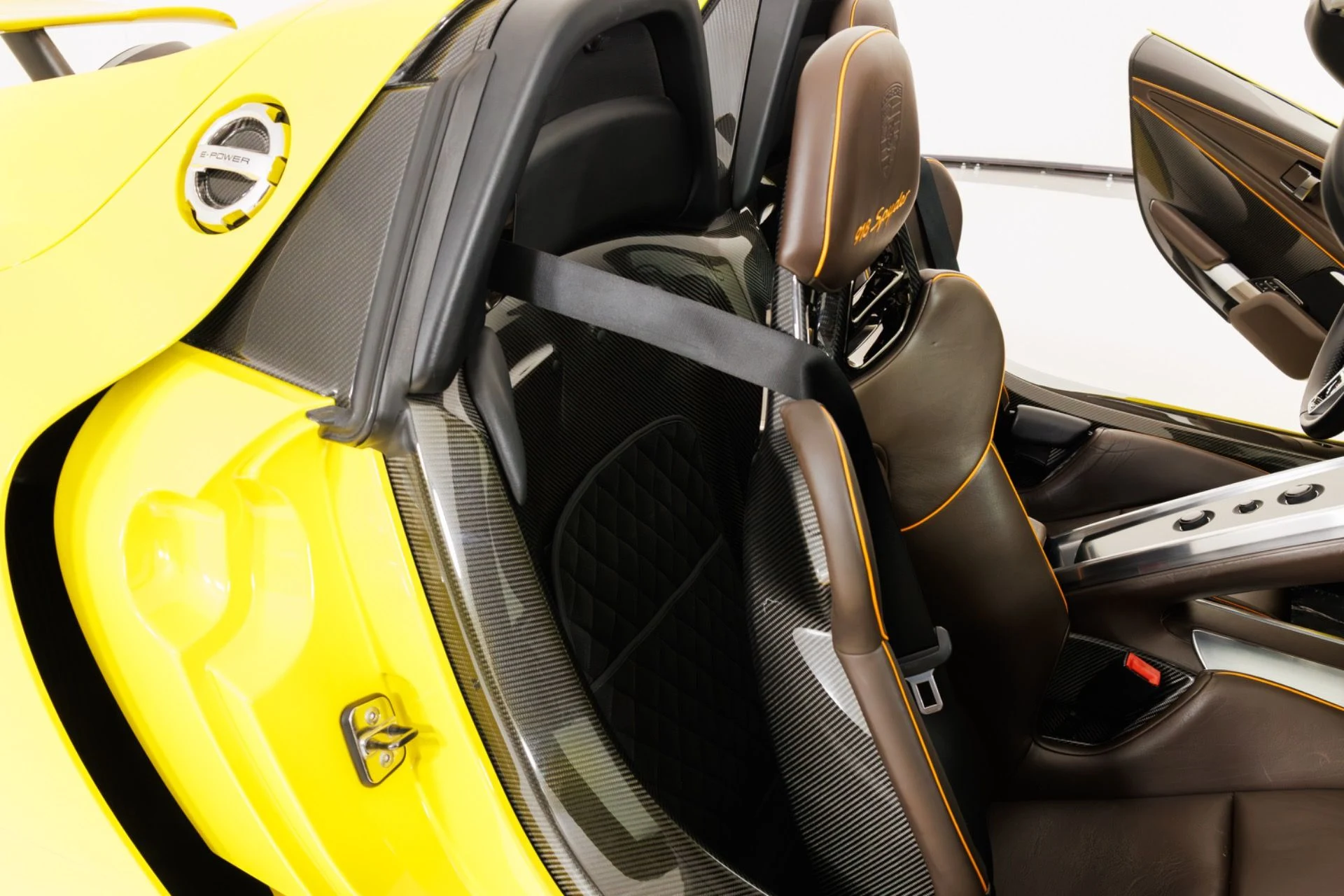 mph041_1764377300_Used_2015_Porsche_918_Spyder_1789427634_3735080187
