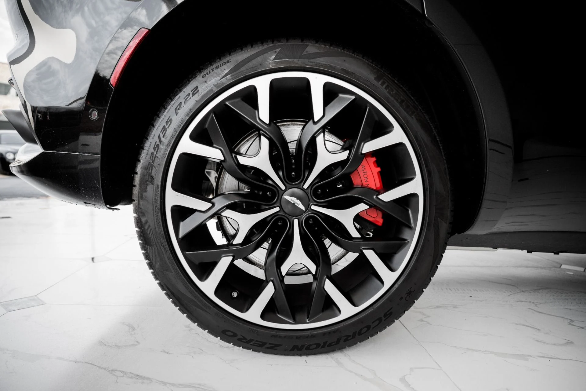 mph041_1812861321_Used_2022_Aston_Martin_DBX_550_1675796960_66f78edd54