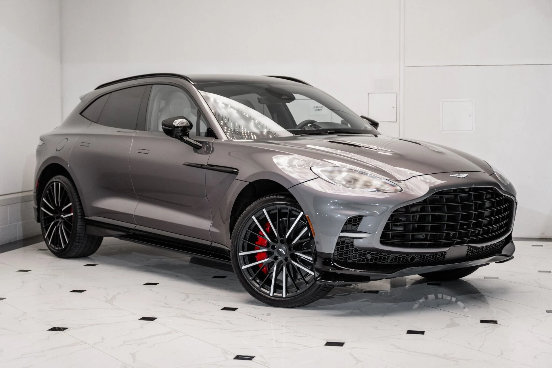 mph041_1837590968_Used_2025_Aston_Martin_DBX_707_1734711890_879c7294cf