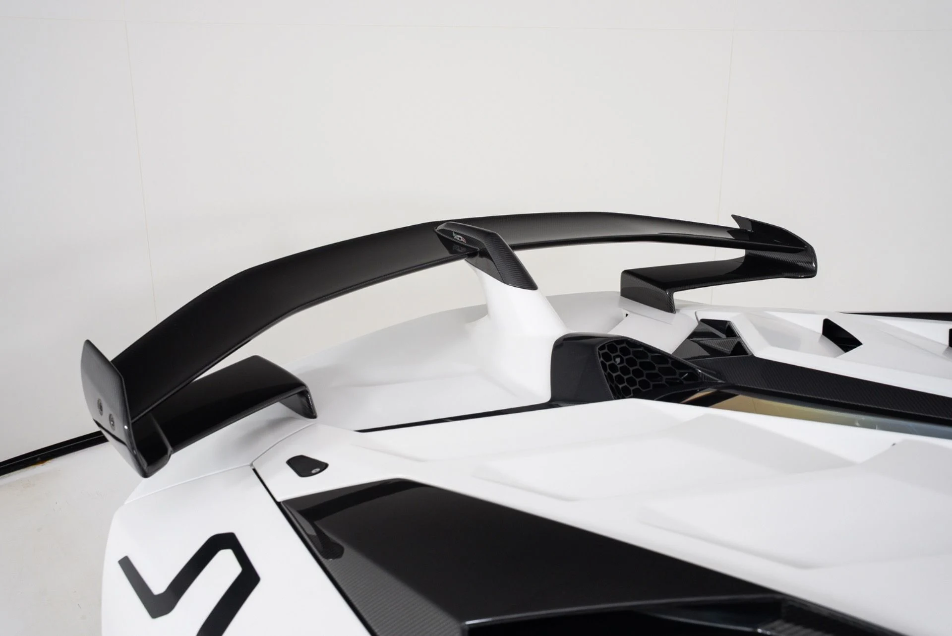 mph041_1842282221_Used_2019_Lamborghini_Aventador_SVJ_1782851546_bc9fcab2af