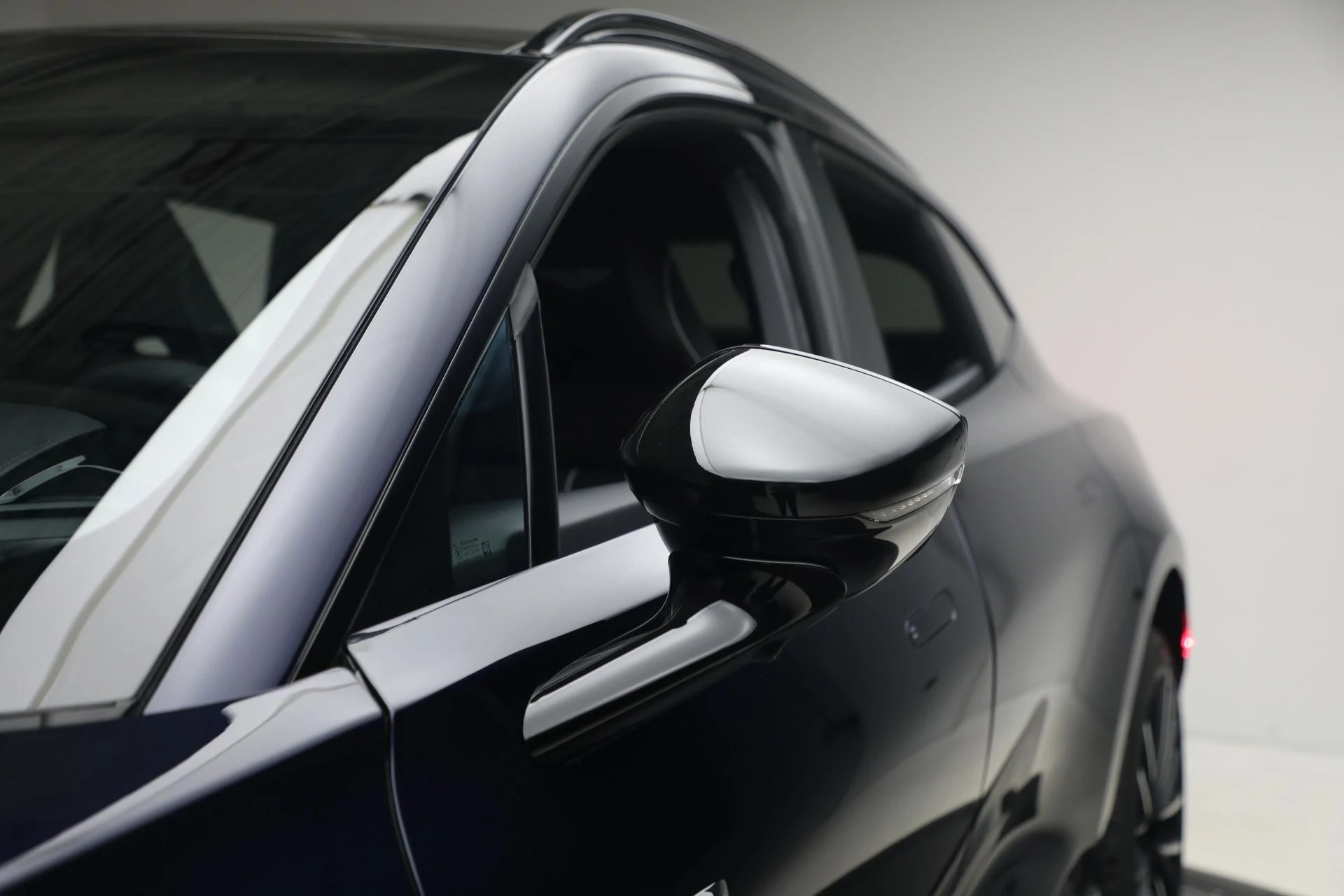 mph041_1843807951_New_2026_Aston_Martin_DBX_S_1767984157_1a79d0b8d6