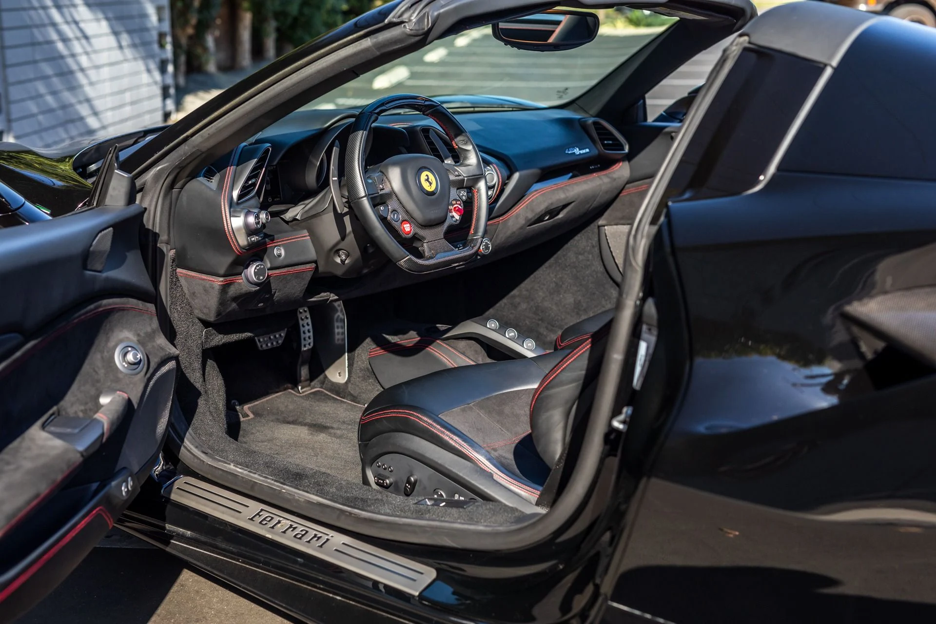 mph041_1865335133_Used_2018_Ferrari_488_Spider_1701972864_7a65ea2862