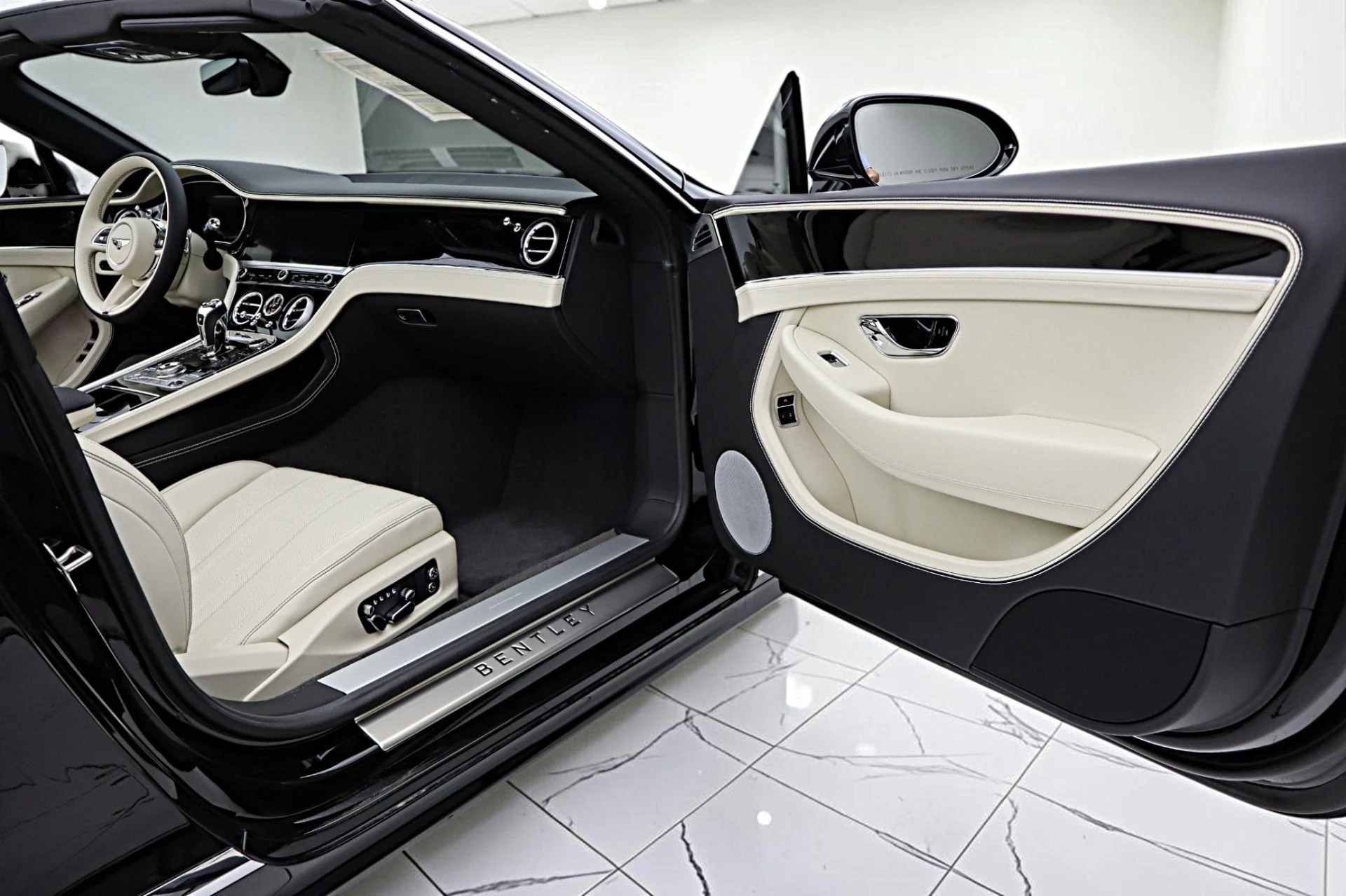 mph041_1870113021_New_2026_Bentley_Continental_GTC_eea6d6ff30