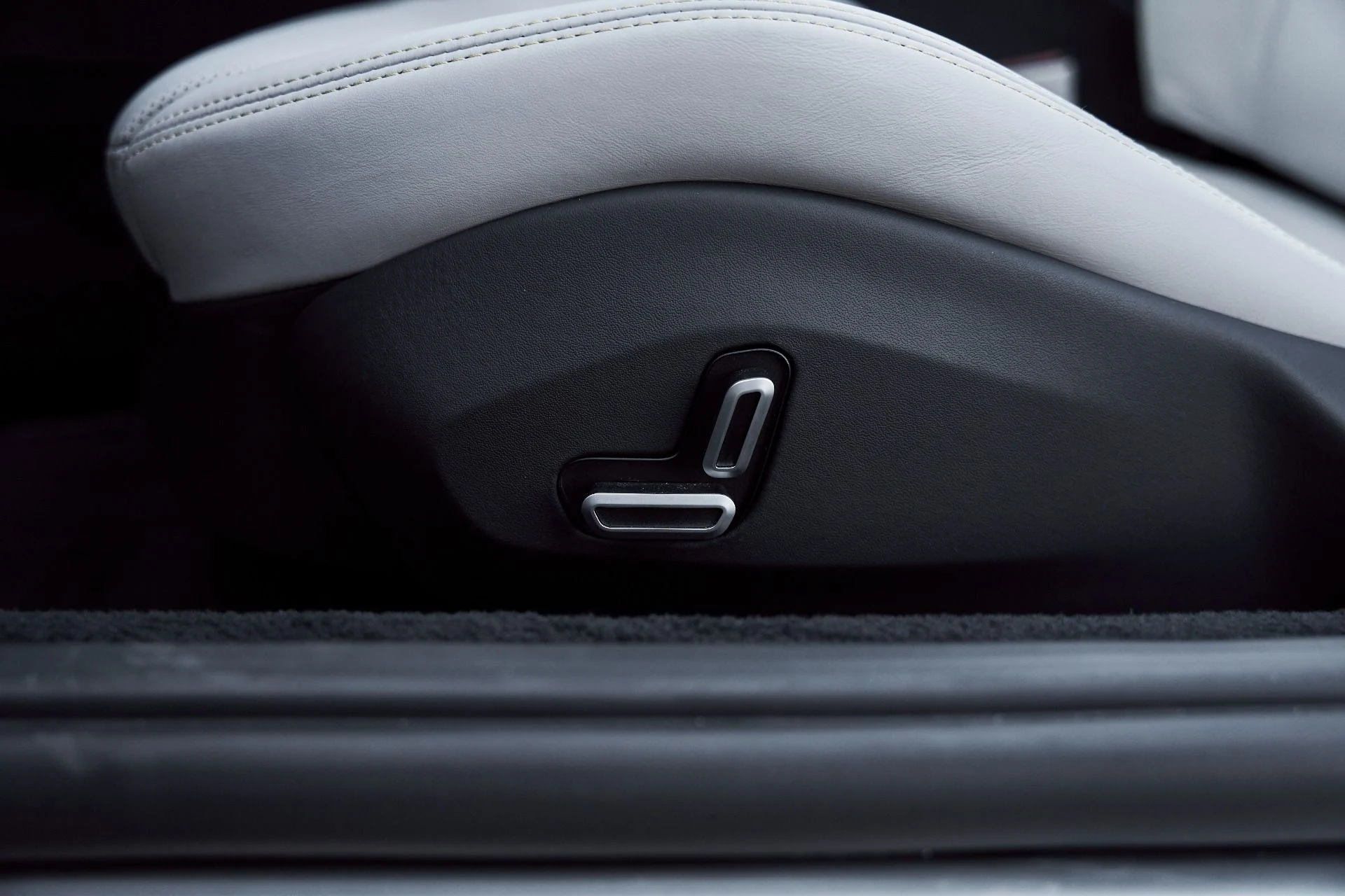 mph041_1886597289_Used_2024_Ferrari_Roma_Base_1769222145_803aae2545