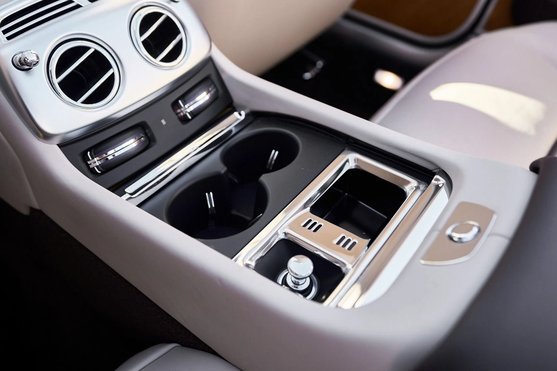 mph041_1896788412_Used_2020_Rolls_Royce_Dawn_Base_1762645836_29d81c653e