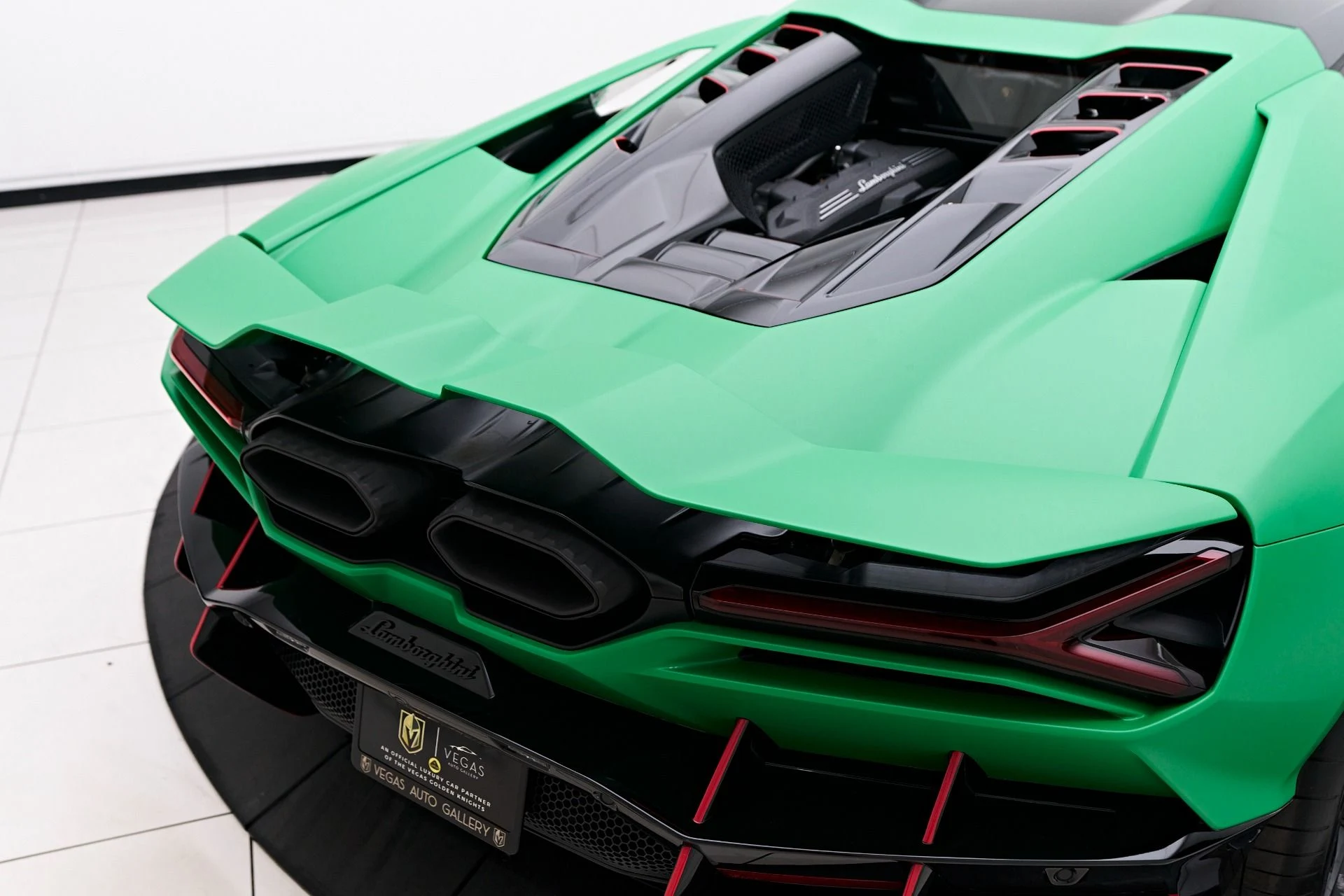 mph041_1898272598_Used_2024_Lamborghini_Revuelto_Base_1756951540_66e1cd9ff0