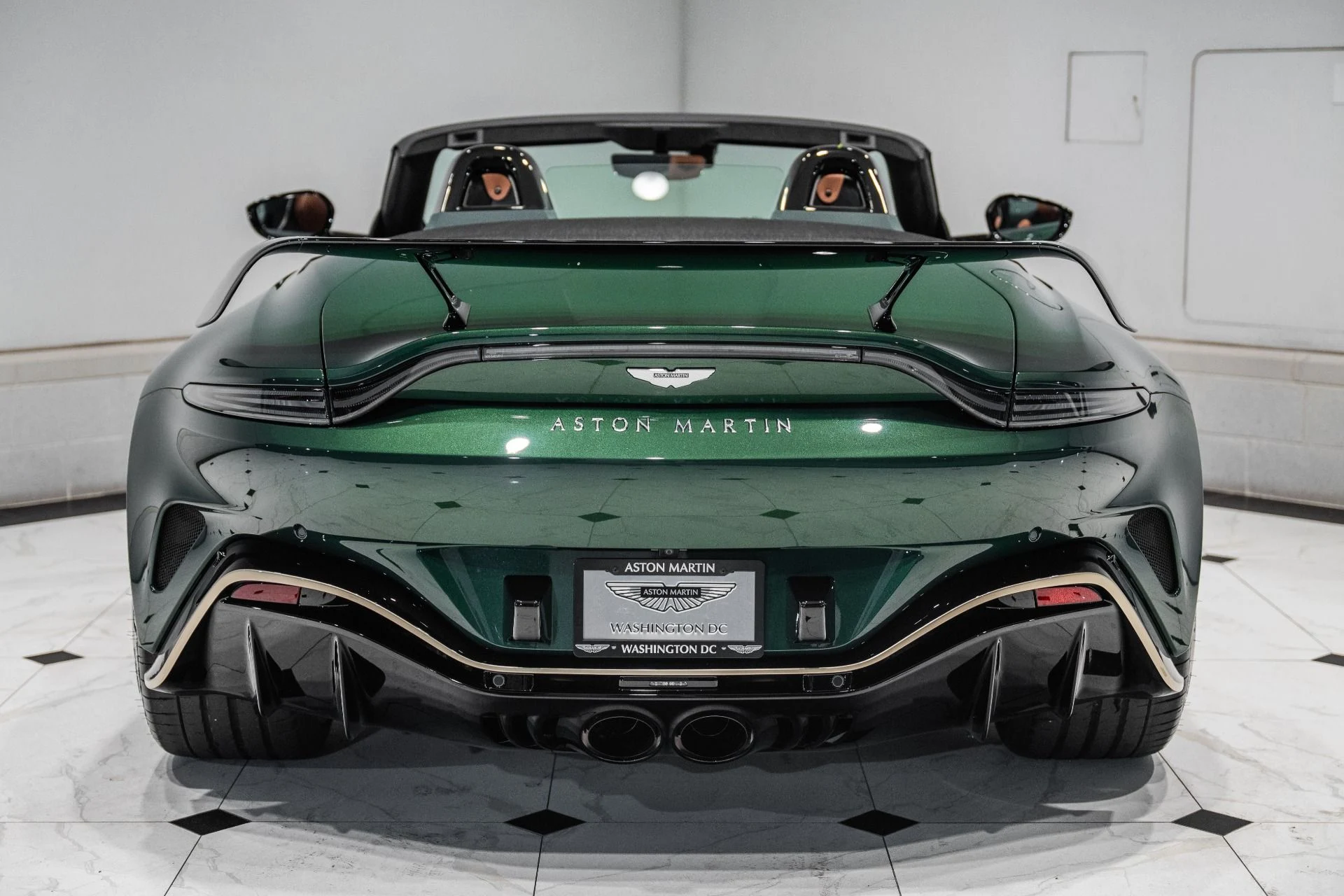 mph041_1920804476_Used_2023_Aston_Martin_Vantage_V12_1787759949_21b24e9f7e