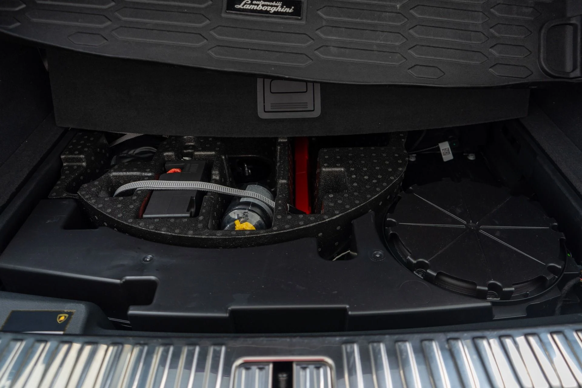 mph041_1924981487_Used_2021_Lamborghini_Urus_Bang_and_Olufsen_Audio_Two_Tone_Interior_641_Horsepower_1773860440_49c39e91a7