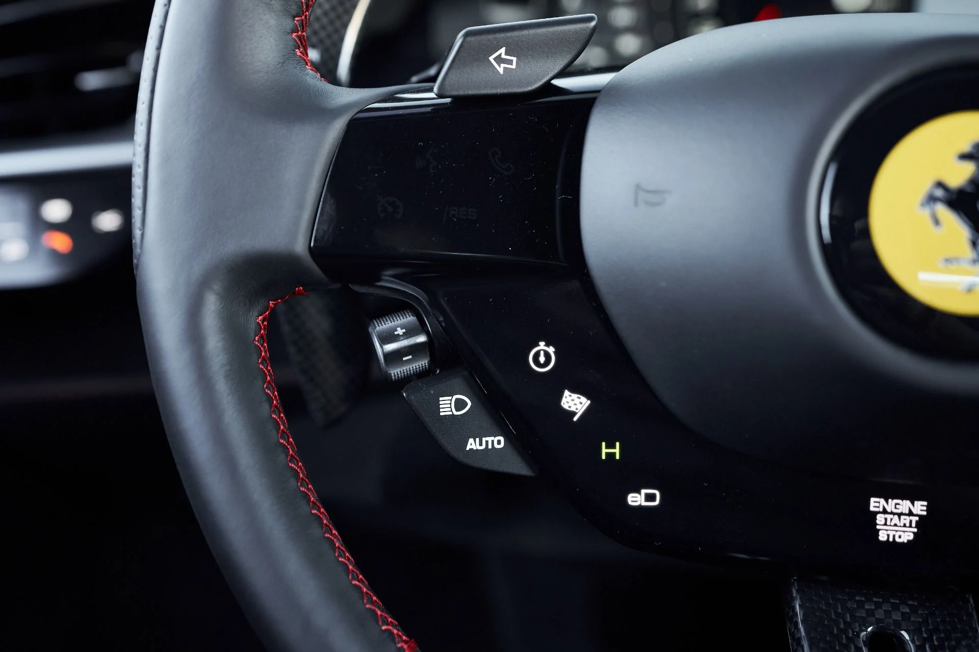 mph041_1940977146_Used_2023_Ferrari_SF_90_Stradale_Base_1762650986_0f210bd35e