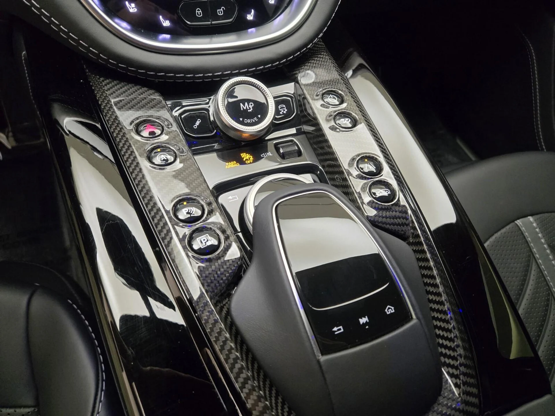 mph041_1963037712_Used_2023_Aston_Martin_DBX_707_1769582766_2ae8580d84