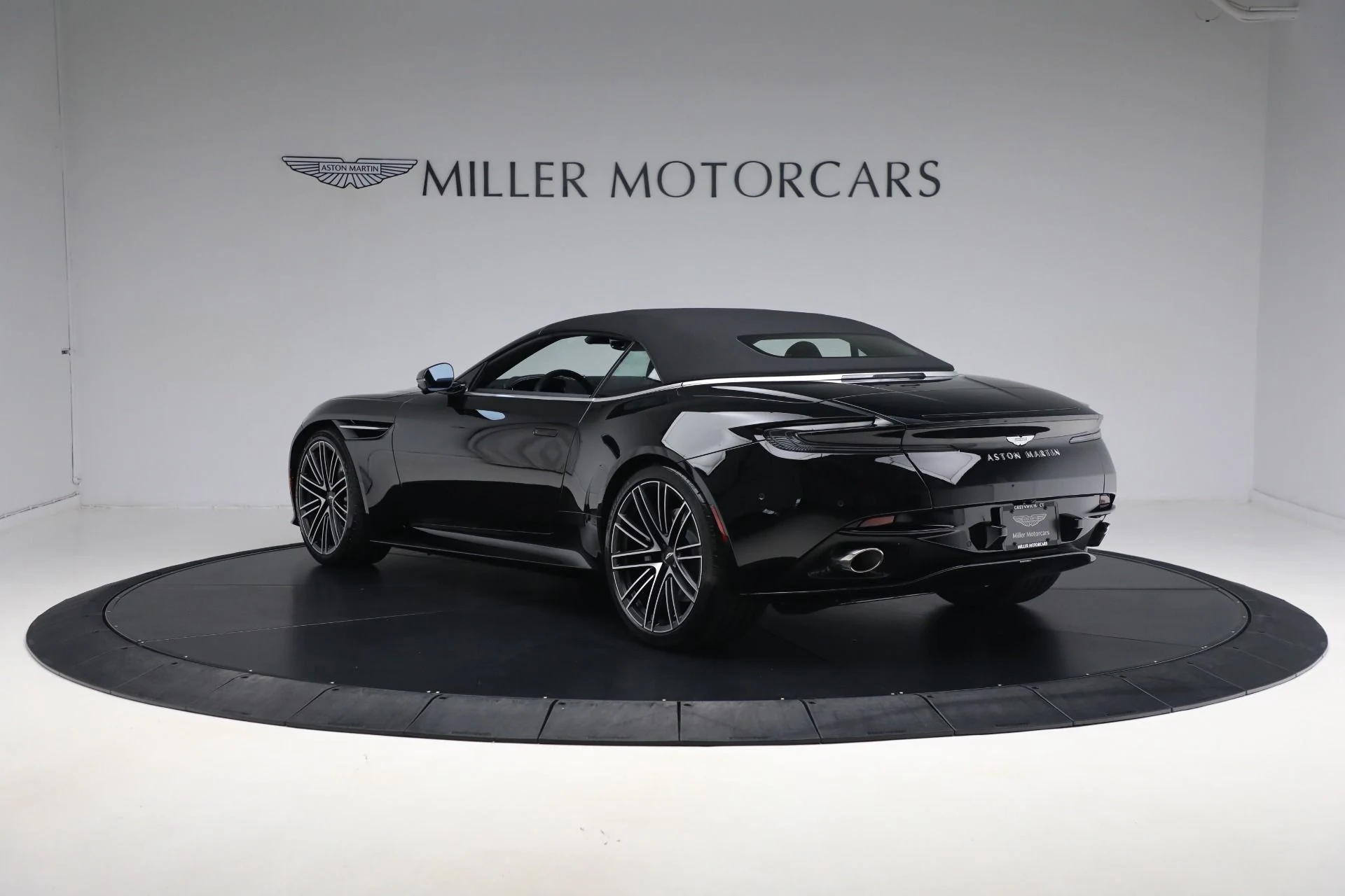 mph041_1966889255_New_2025_Aston_Martin_DB_12_Volante_07351d47ec