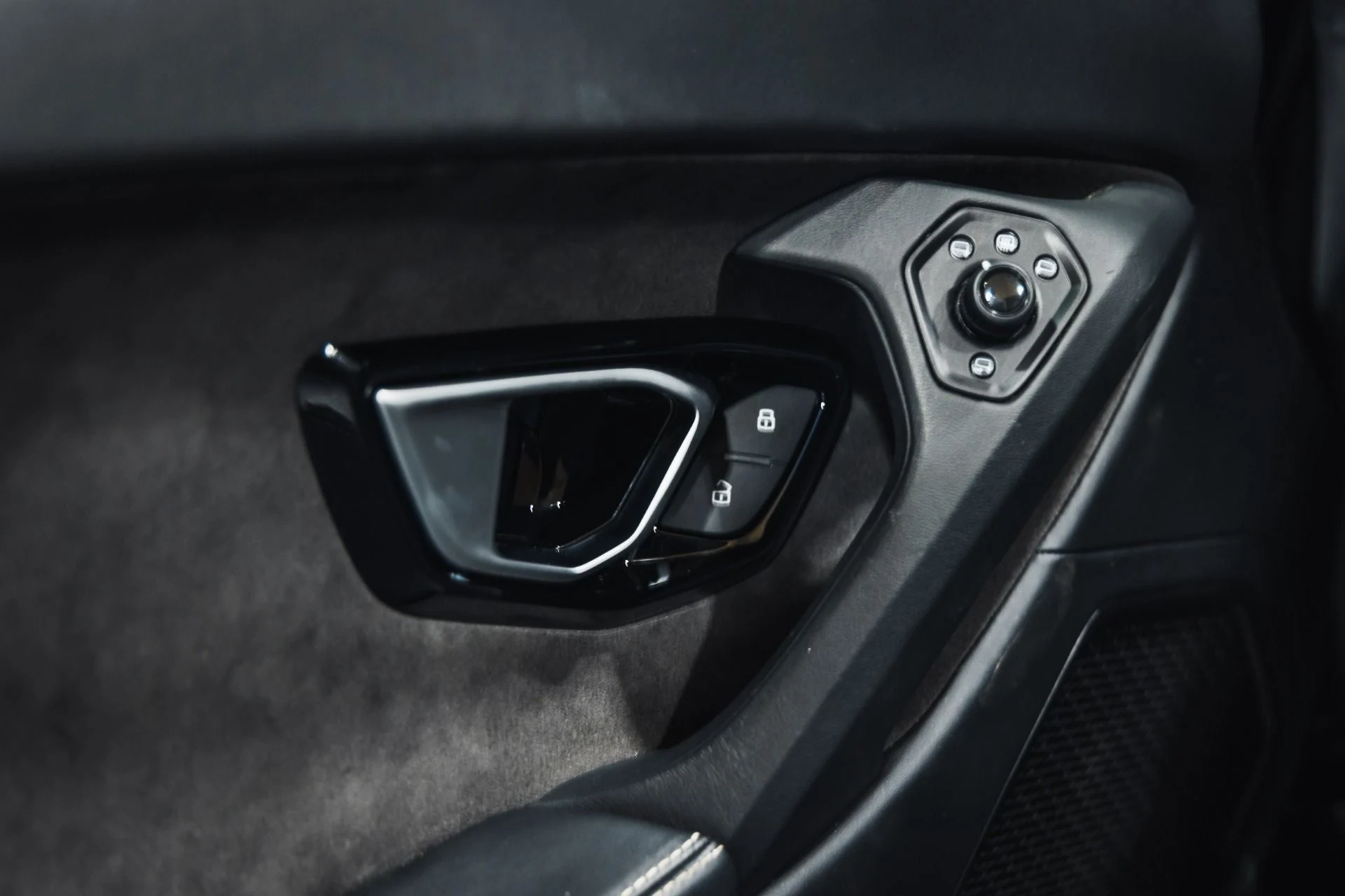 mph041_1980312897_Used_2017_Lamborghini_Huracan_LP_610_4_1775435586_6078a7e2bf