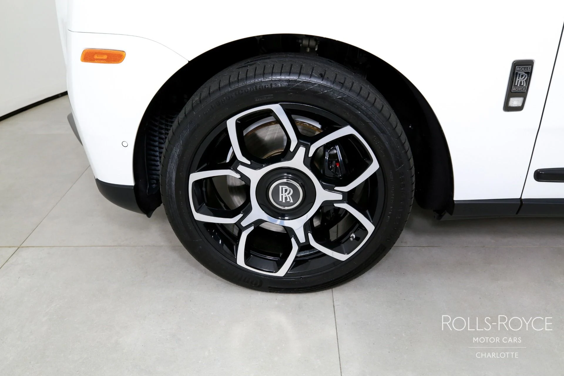 mph041_1989927776_Used_2022_Rolls_Royce_Black_Badge_Cullinan_1764197182_f3e389e4d8