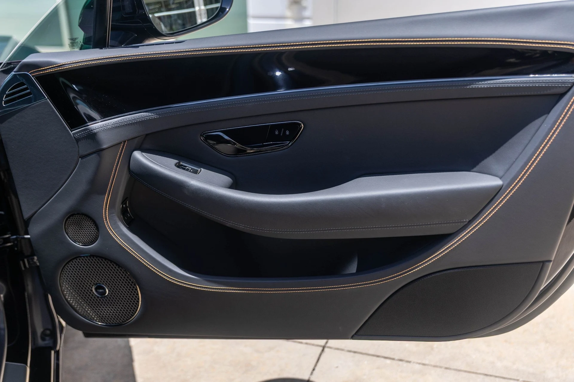 mph041_1991274124_Hi_Tech_Luxury_Imports_LLC_SCBCP_2_ZG_0_SC_023285_image_41_a84e05ef19