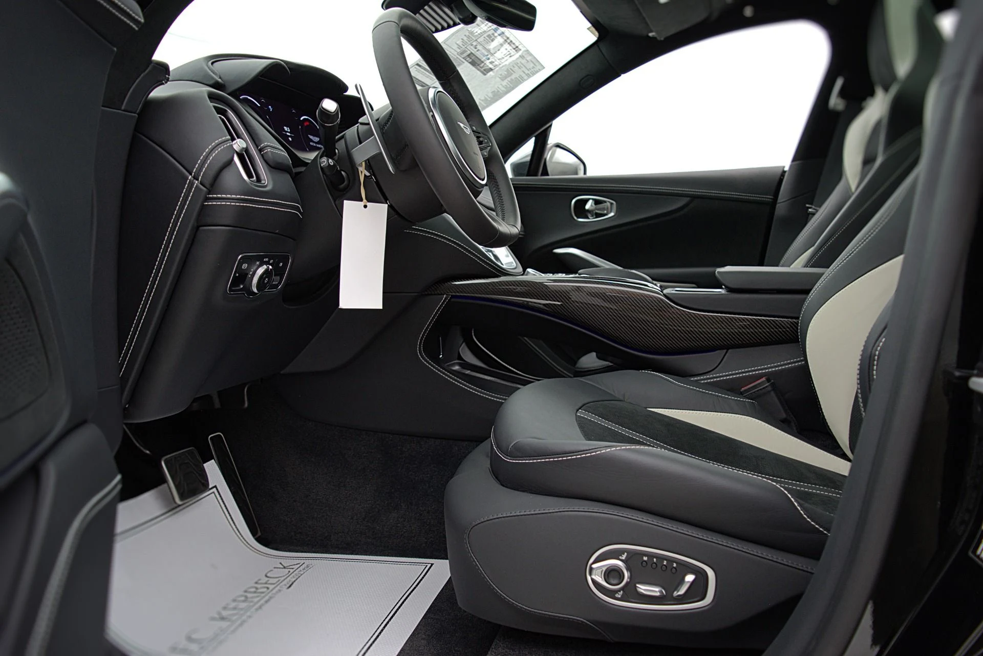 mph041_1992369191_Used_2023_Aston_Martin_DBX_707_1c1ca84010