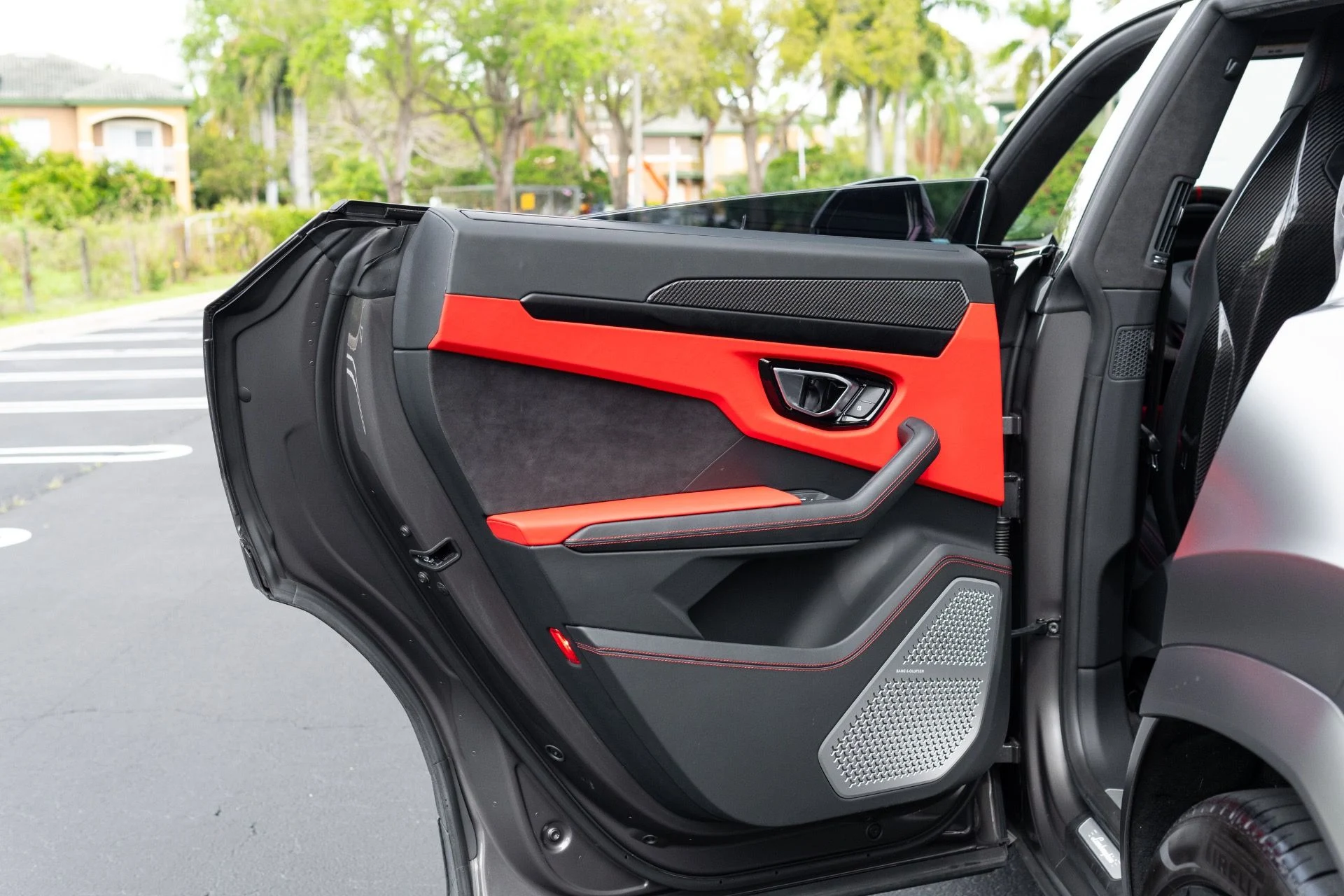 mph041_1993839925_Used_2022_Lamborghini_Urus_1773951394_ed96e561f6