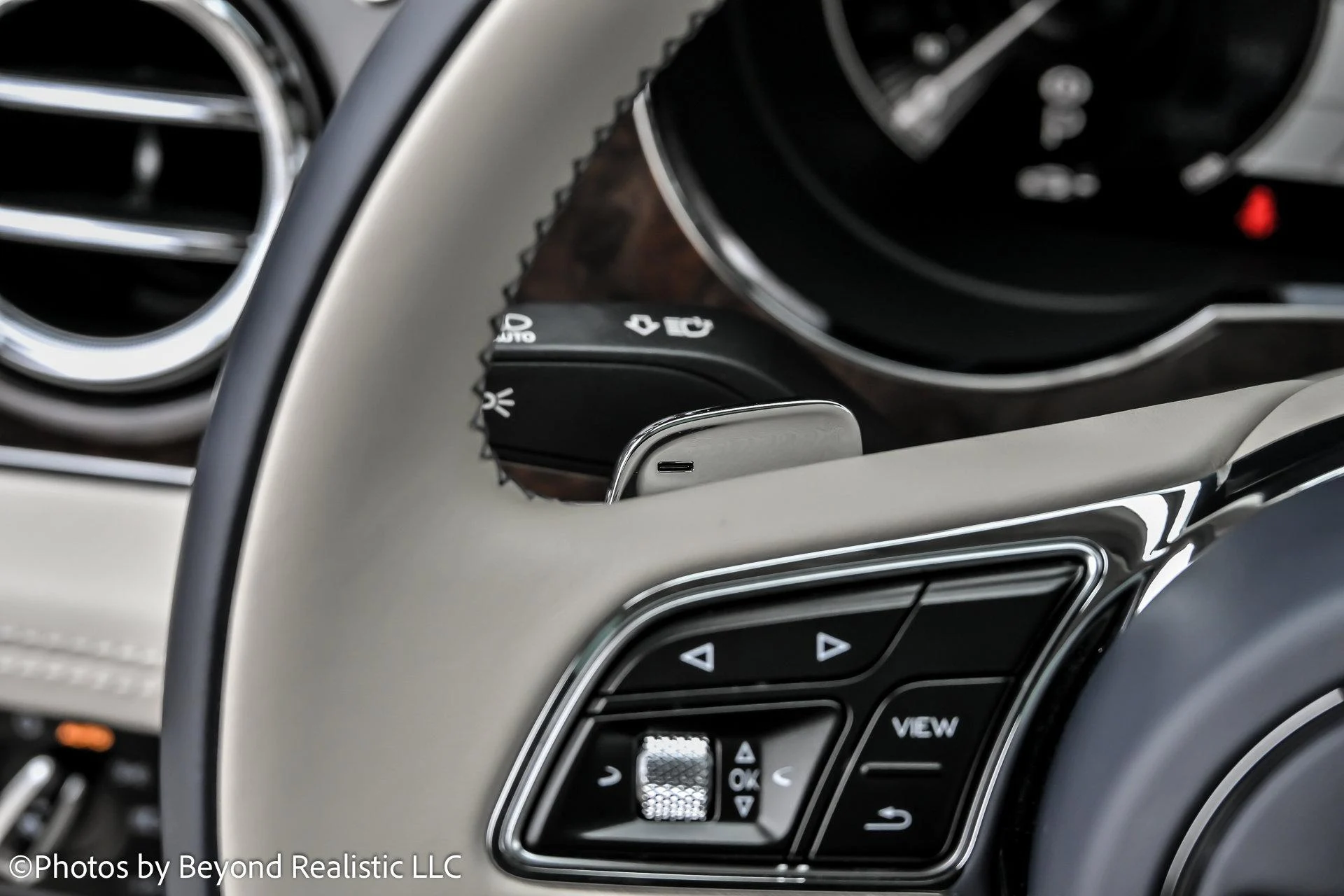 mph041_1996538679_Used_2022_Bentley_Bentayga_V8_Mulliner_Driving_Specification_1765012909_3b8419c165