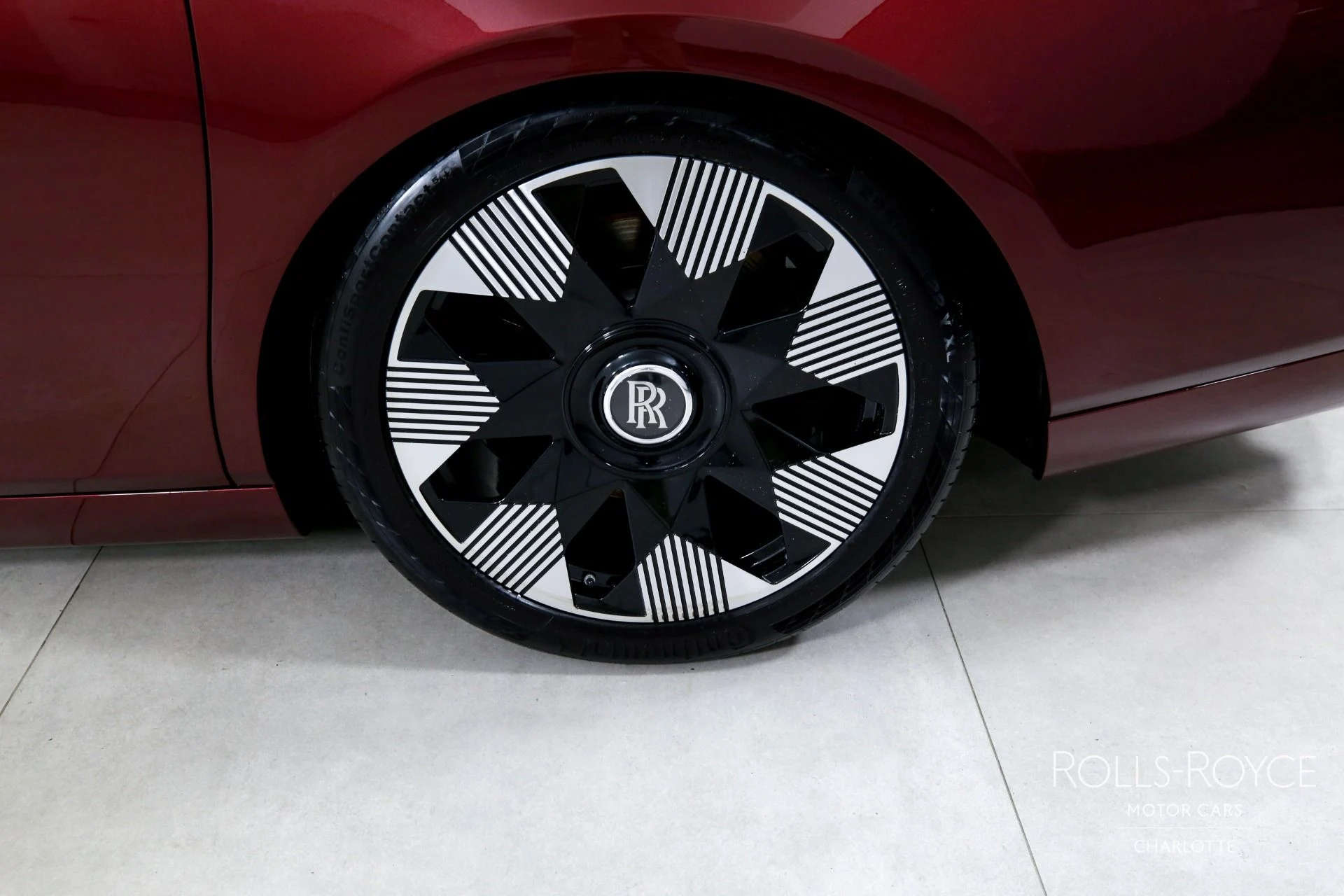 mph041_1997204916_Used_2019_Rolls_Royce_Phantom_1760804131_bab86fa682