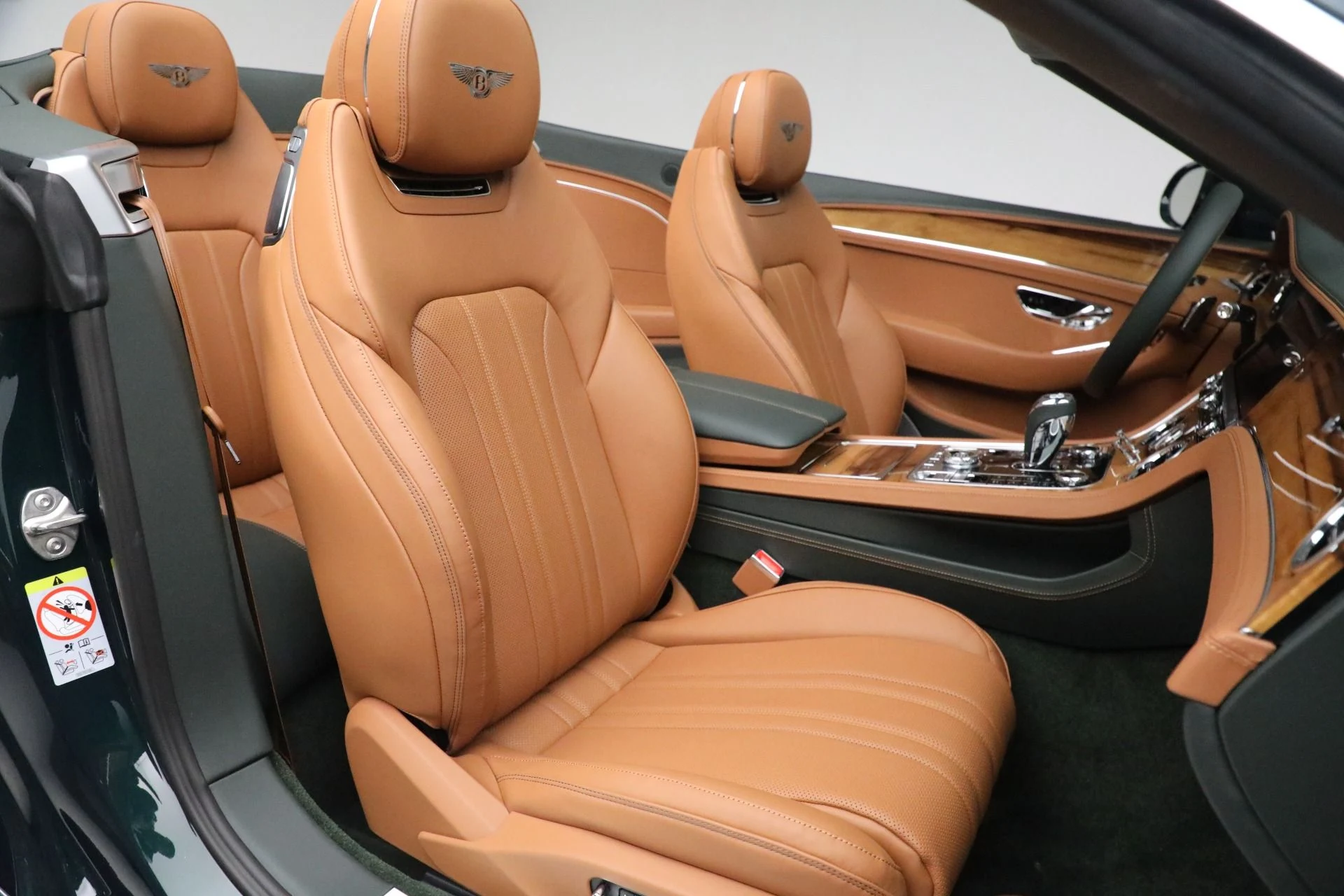 mph041_1999573262_New_2024_Bentley_Continental_GTC_V8_4dd49241ef