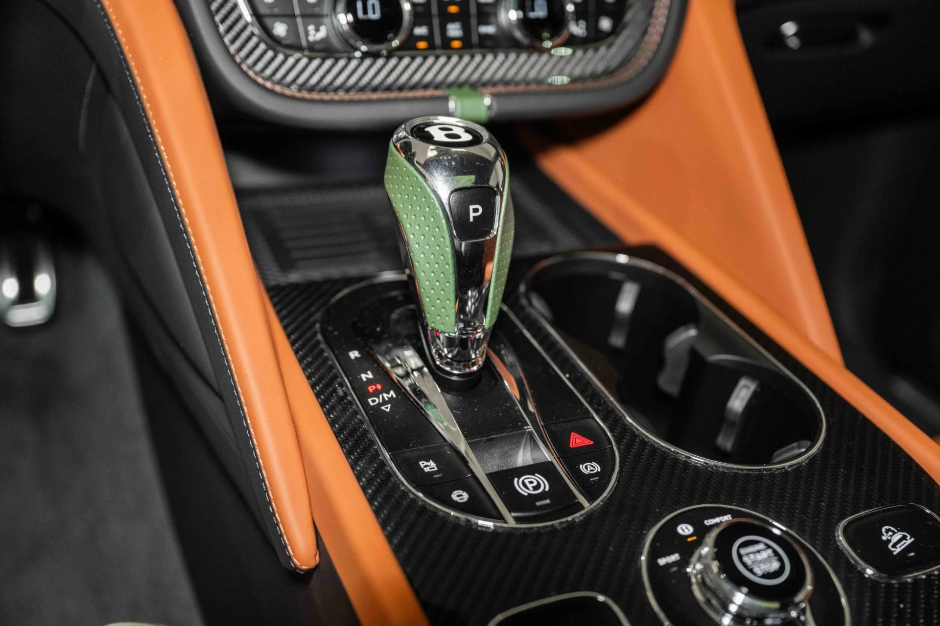 mph041_2004372781_Used_2024_Bentley_Bentayga_EWB_Azure_V8_1718899287_fa3cb2e92f