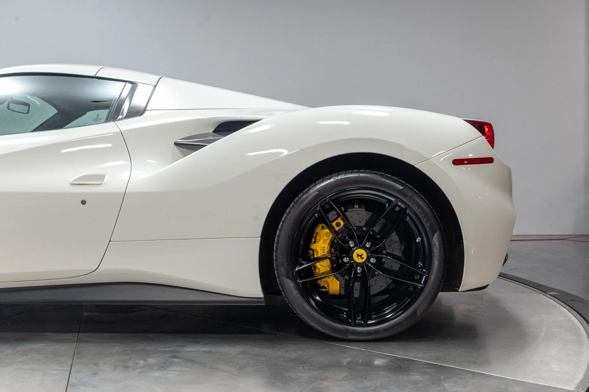 mph041_2004492793_Used_2016_Ferrari_488_Spider_1784843221_6502110d53