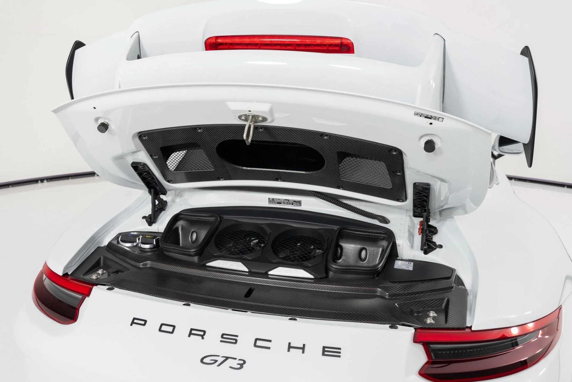 mph041_2013182654_Used_2018_Porsche_911_GT_3_1758566987_d9f9bbccc6