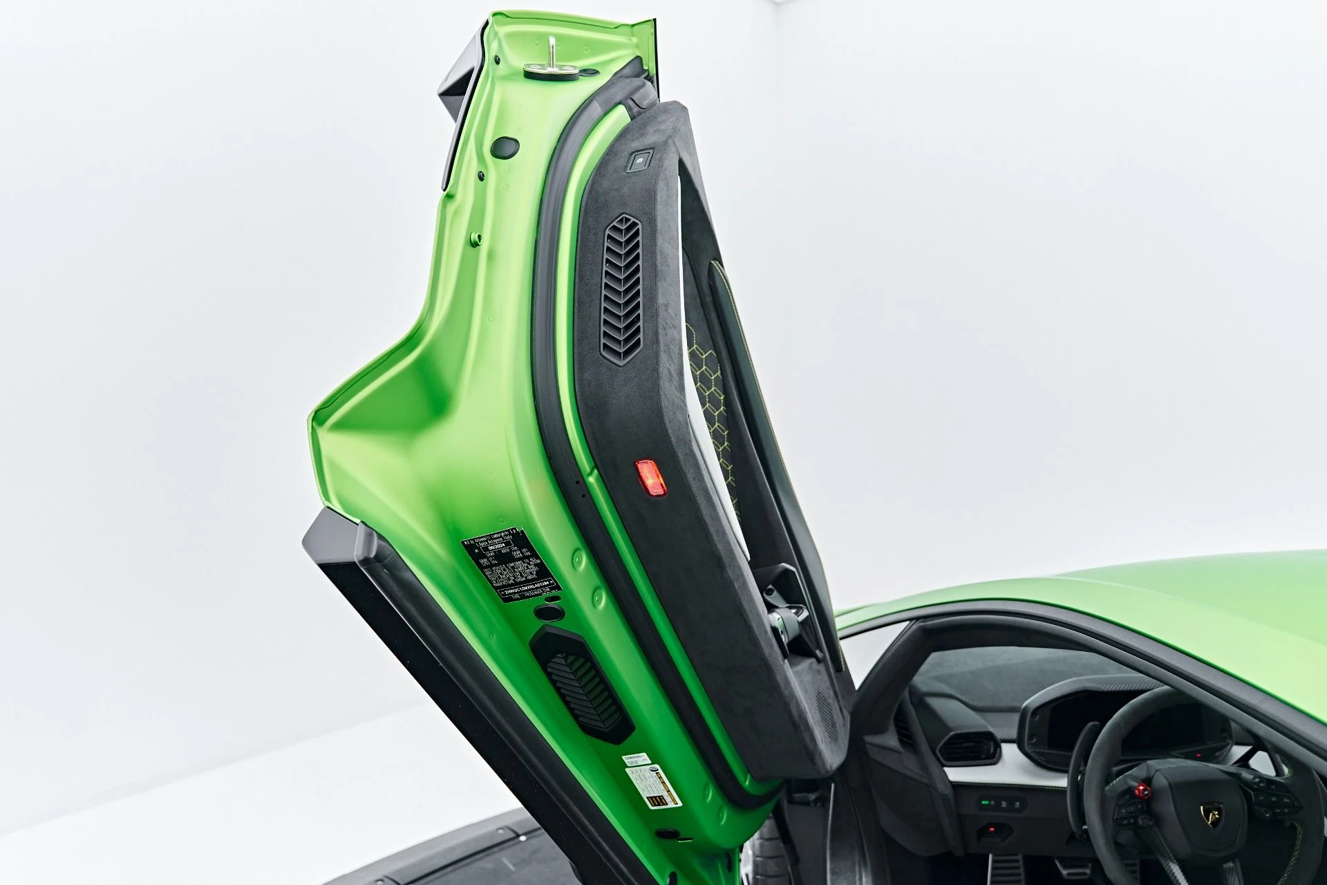 mph041_2020989124_Used_2024_Lamborghini_Revuelto_Base_1789697522_7e009c5970