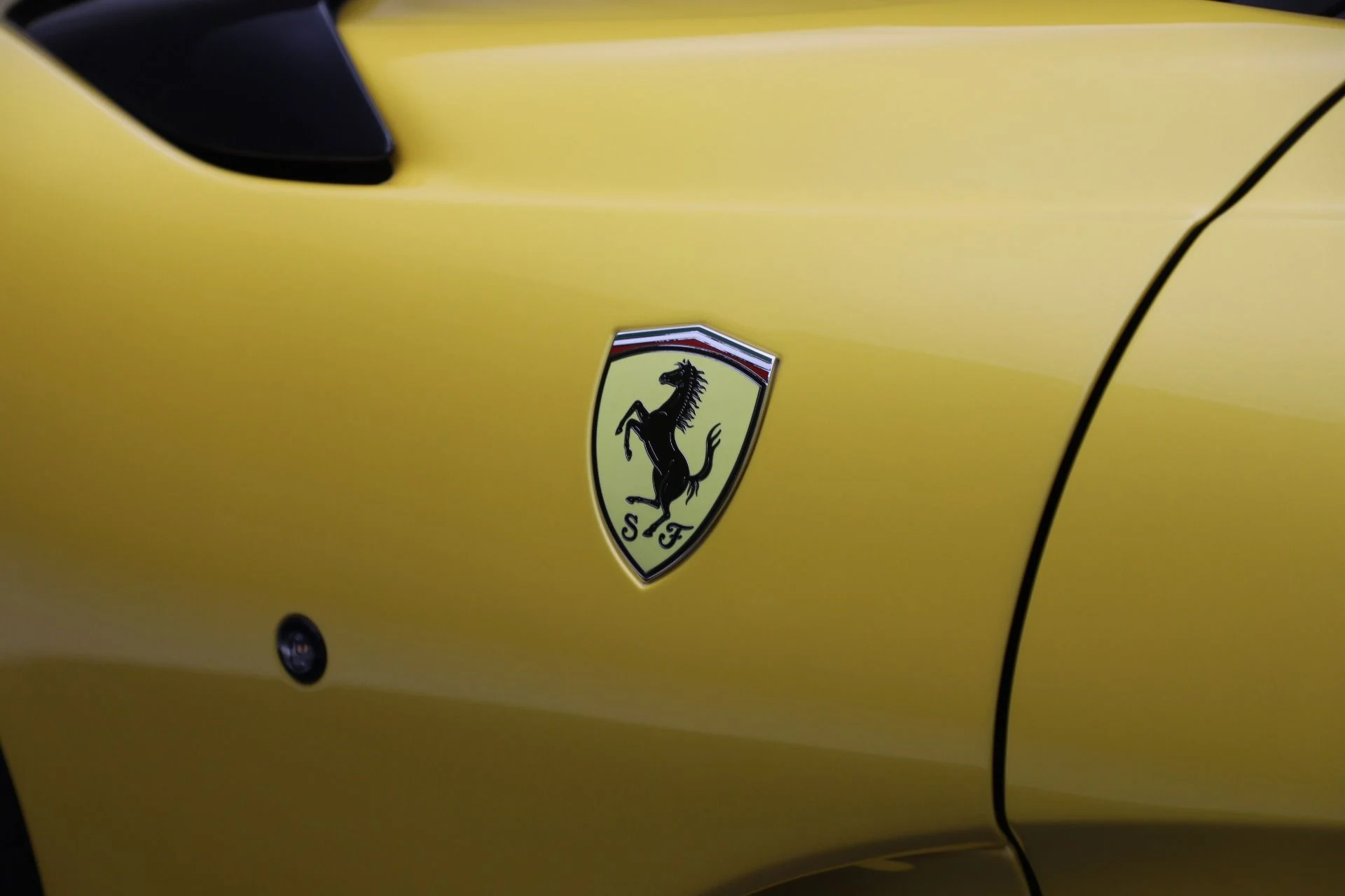 mph041_2033233677_Used_2023_Ferrari_812_Competizione_A_a3b47b370d