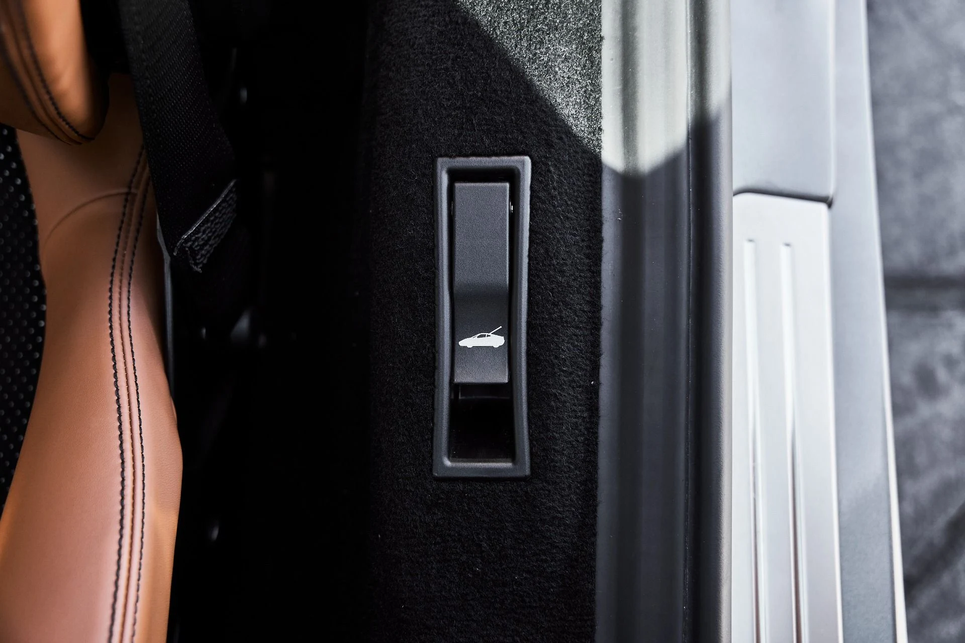 mph041_2057672974_Used_2020_Ferrari_F8_Tributo_Base_1774546162_0d9ddeee52