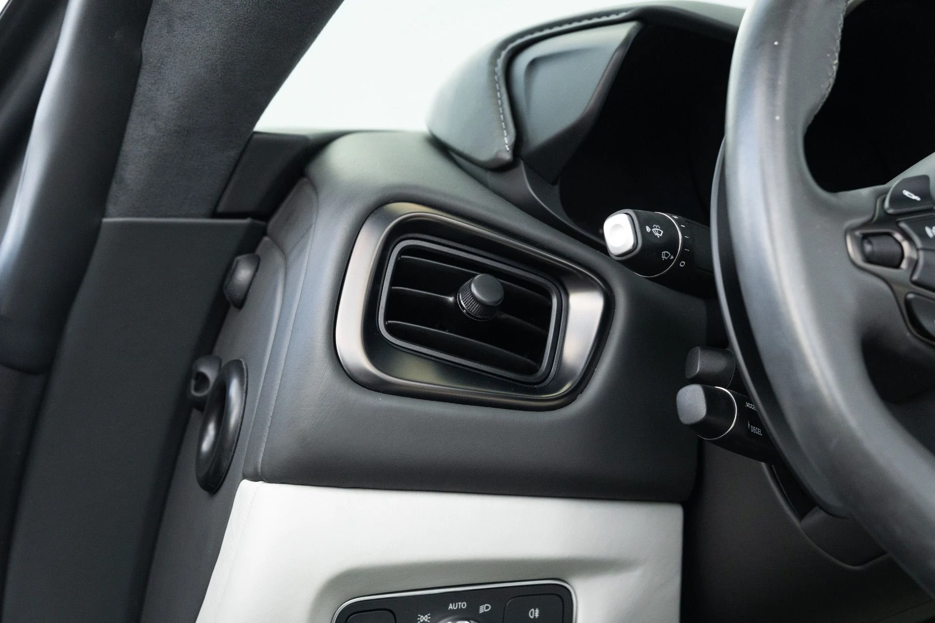 mph041_2069796377_Used_2023_Aston_Martin_Vantage_V8_1773336980_eaa0dc5d65