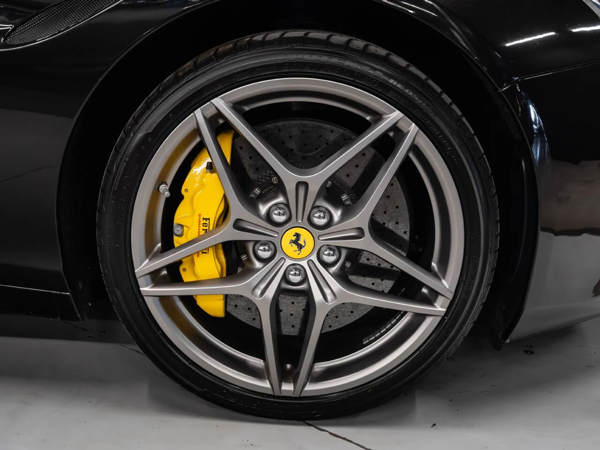 mph041_2074976211_ferrari_california_2015_3dd6333a06