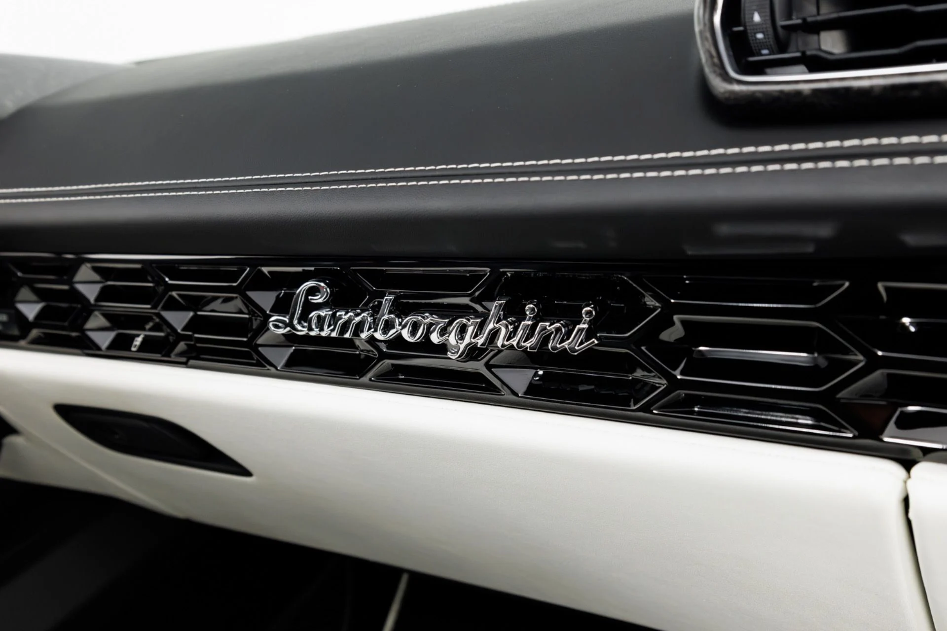 mph041_2083592412_Used_2021_Lamborghini_Huracan_EVO_1784066649_b9b8ea1087