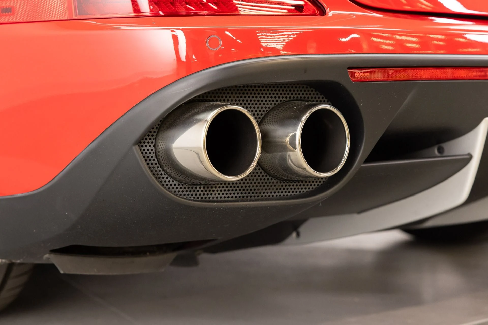 mph041_2091900207_Used_2017_Ferrari_California_T_1784583649_4fc706f570