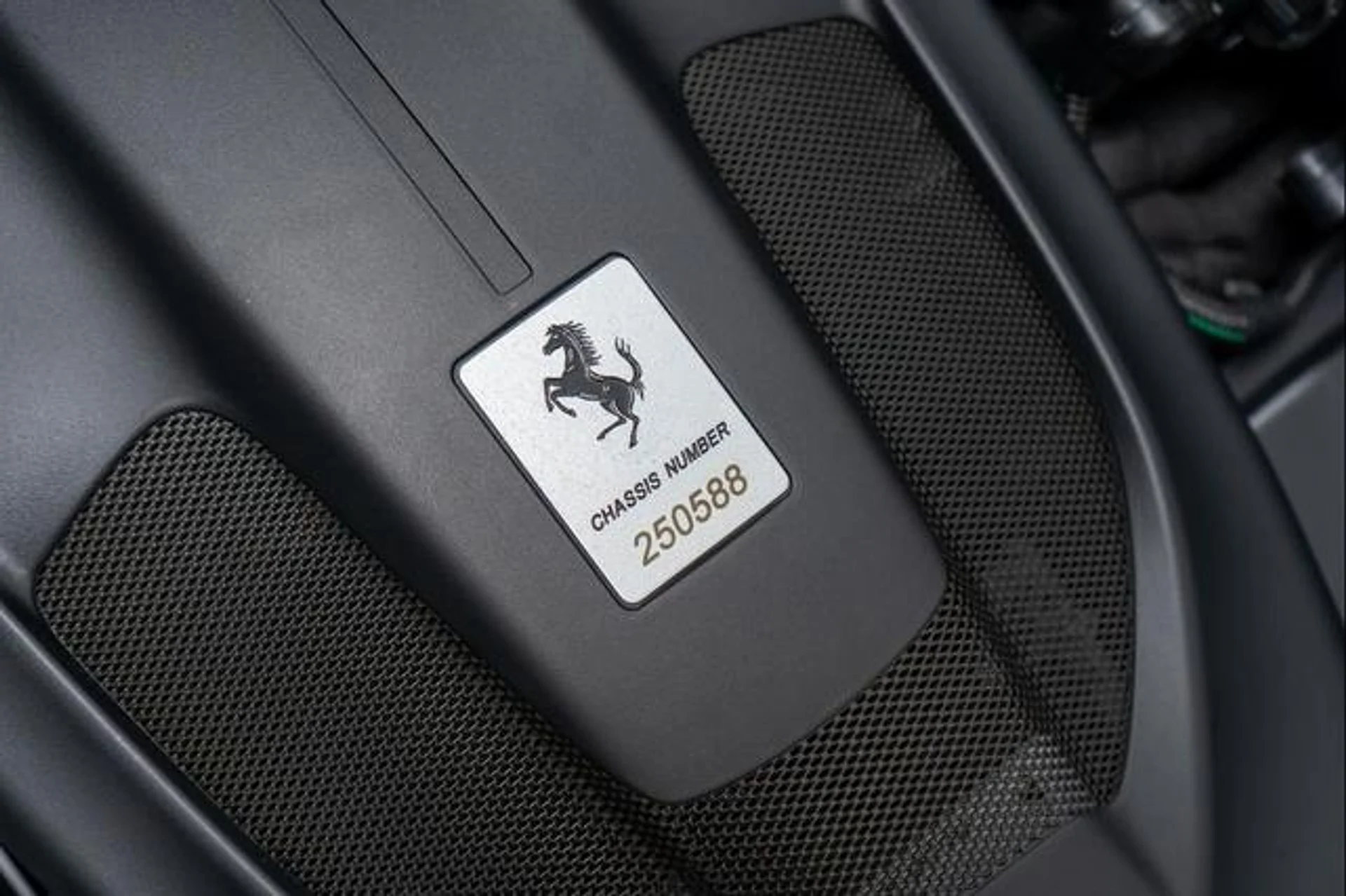 mph041_2096651895_Dz_DJPR_1_V_Hy_L6_Riv_AQX_6_B_Afz35_Dc_0a670ab7e4