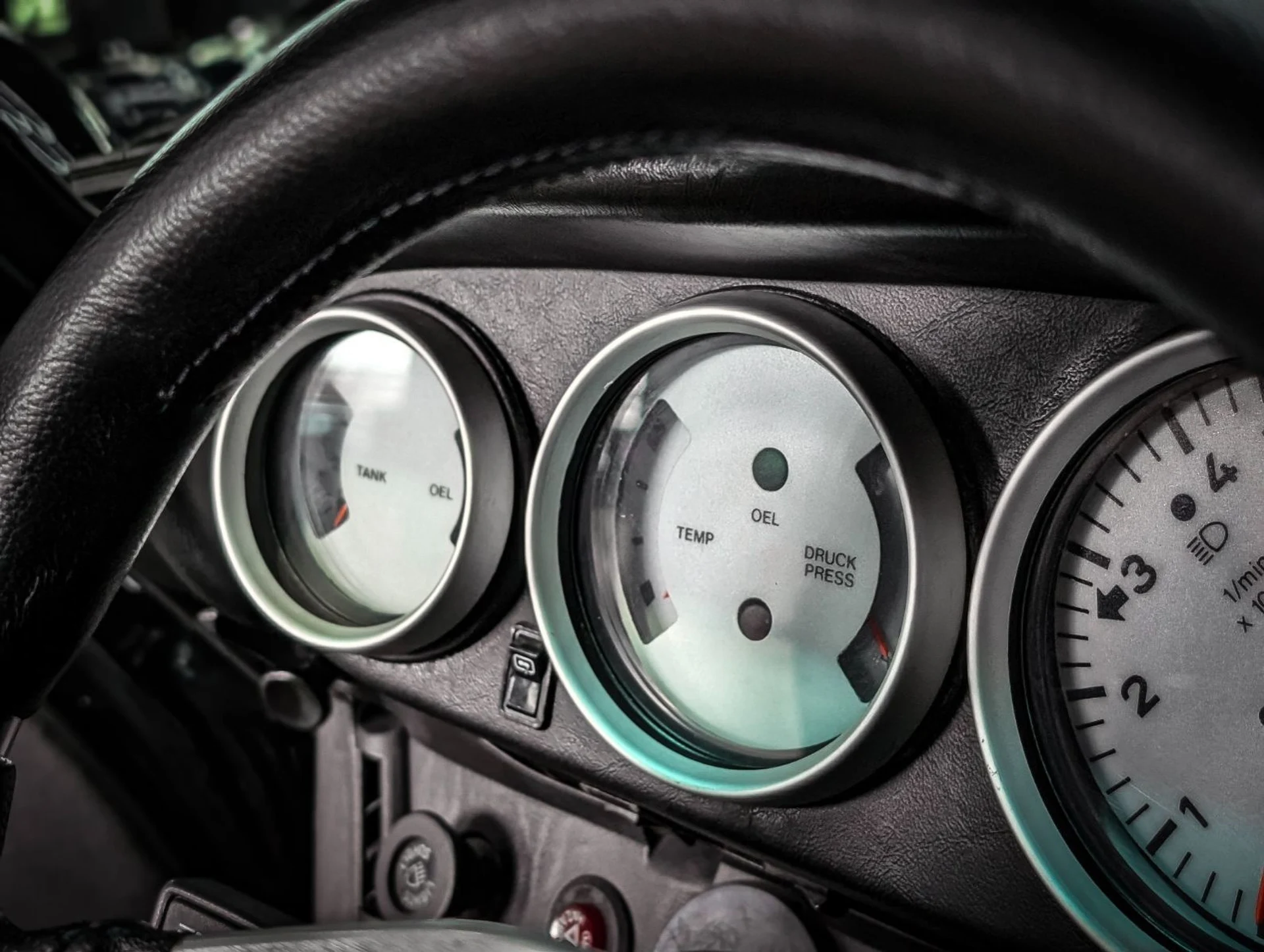 mph041_209762731_36435187_08143_1979_porsche_911_035_0f55ed3b3c
