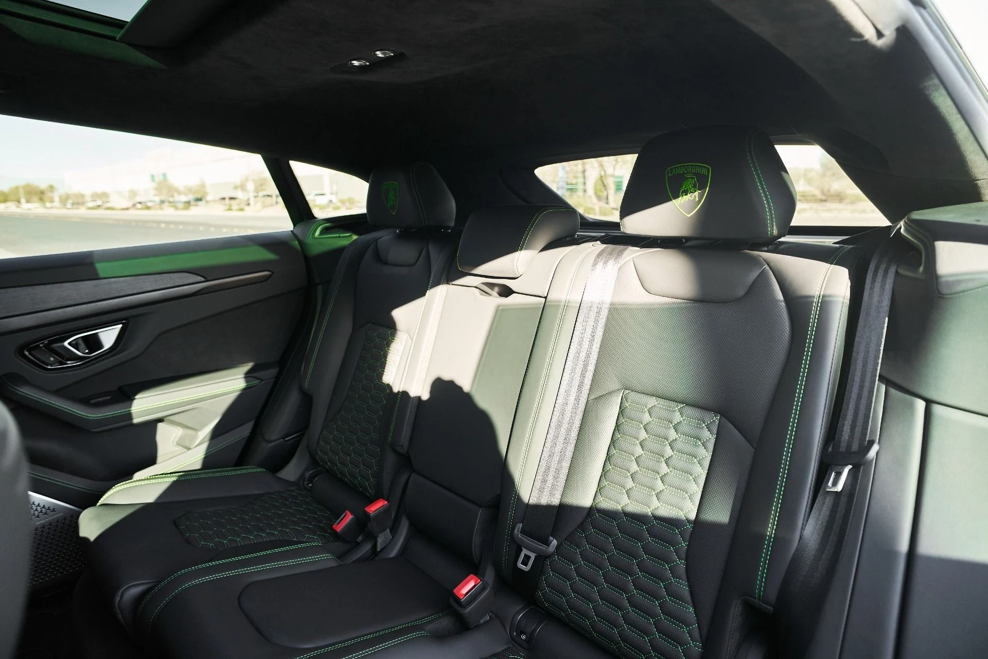 mph041_2098878985_Used_2021_Lamborghini_Urus_1765854514_4944ad2632