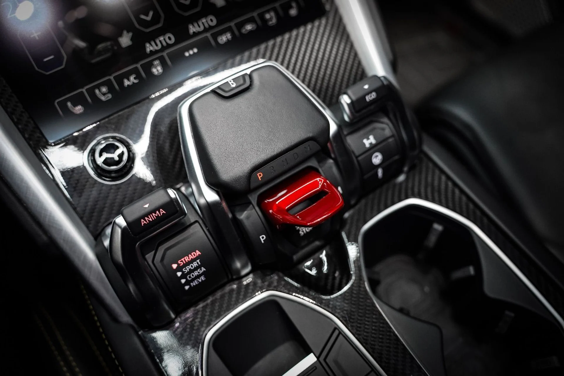 mph041_2112756621_37414663_03601_2020_lamborghini_urus_026_0a714b9d17