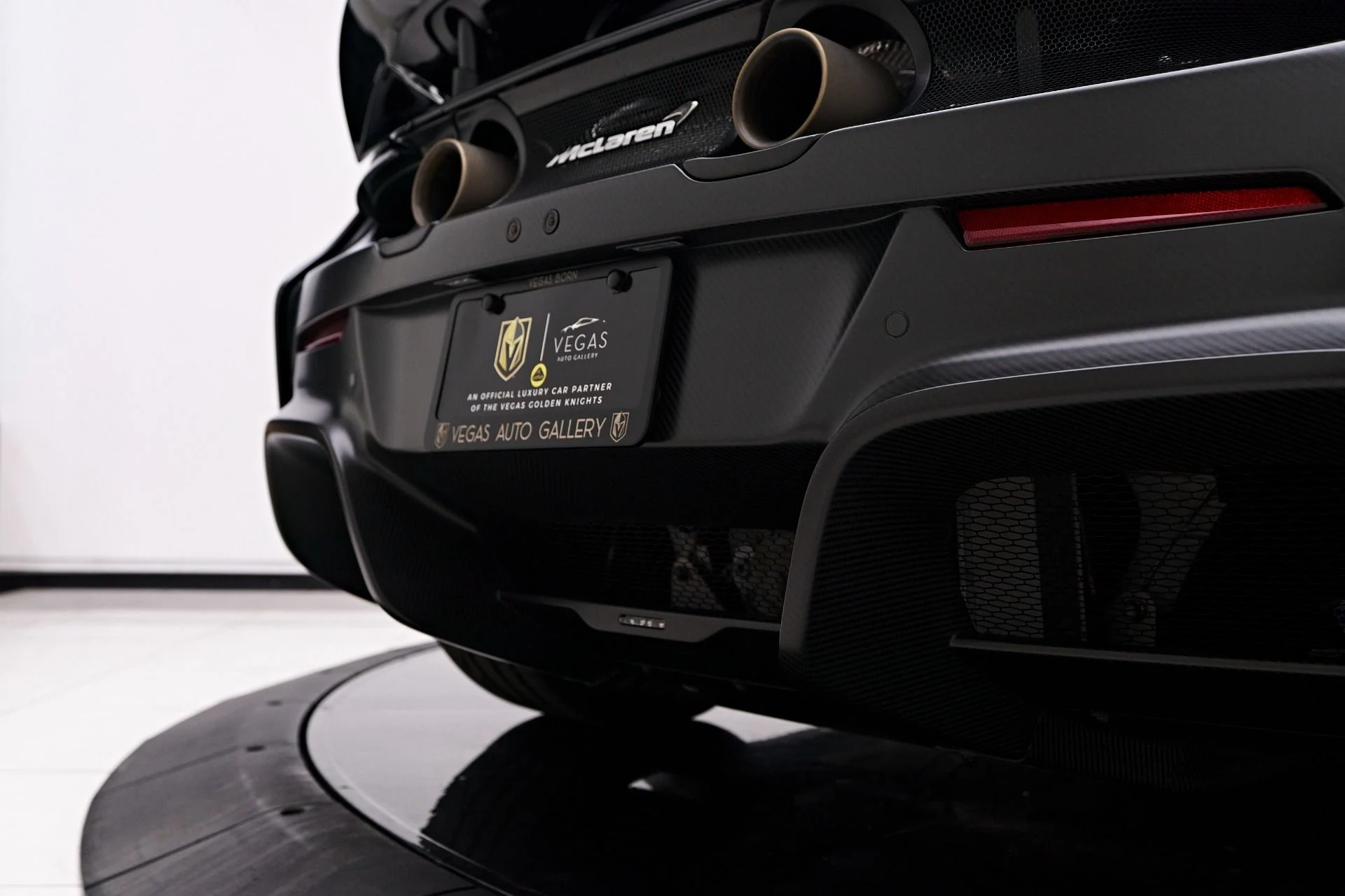mph041_2130280346_Used_2016_Mc_Laren_675_LT_Base_1756862770_fb5f402040