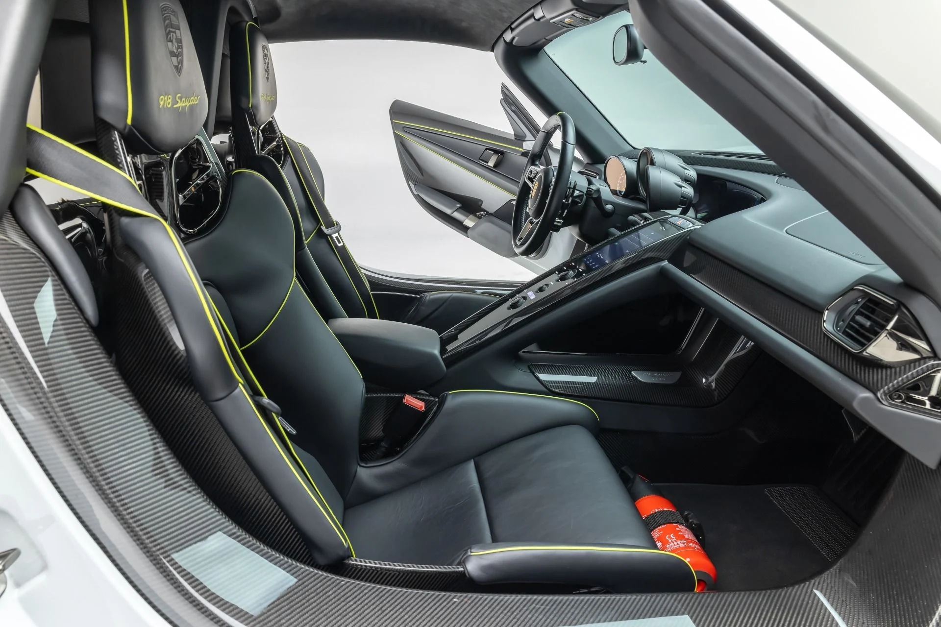 mph041_2134030003_Used_2015_Porsche_918_Spyder_1740676476_719925a99e