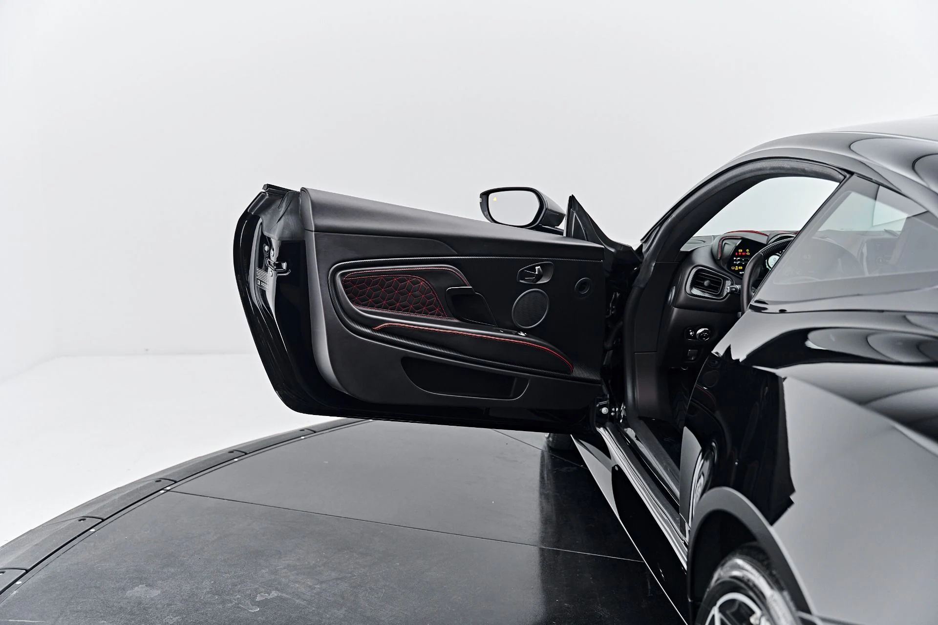mph041_2148364732_Used_2019_Aston_Martin_DBS_Superleggera_1791337476_b5265994ca