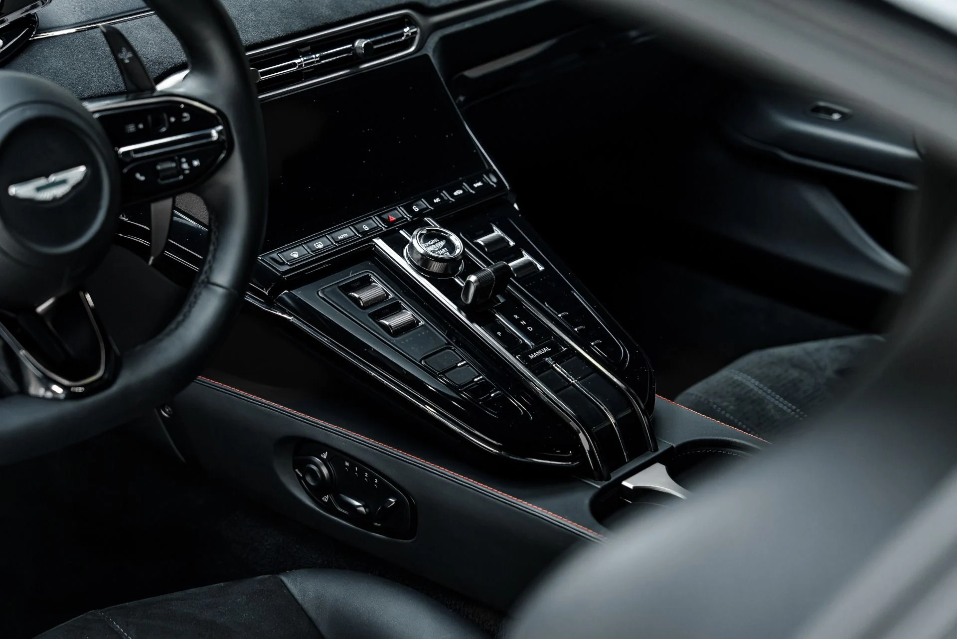 mph041_2153806929_Used_2025_Aston_Martin_Vantage_1790202739_3f65ae0f14