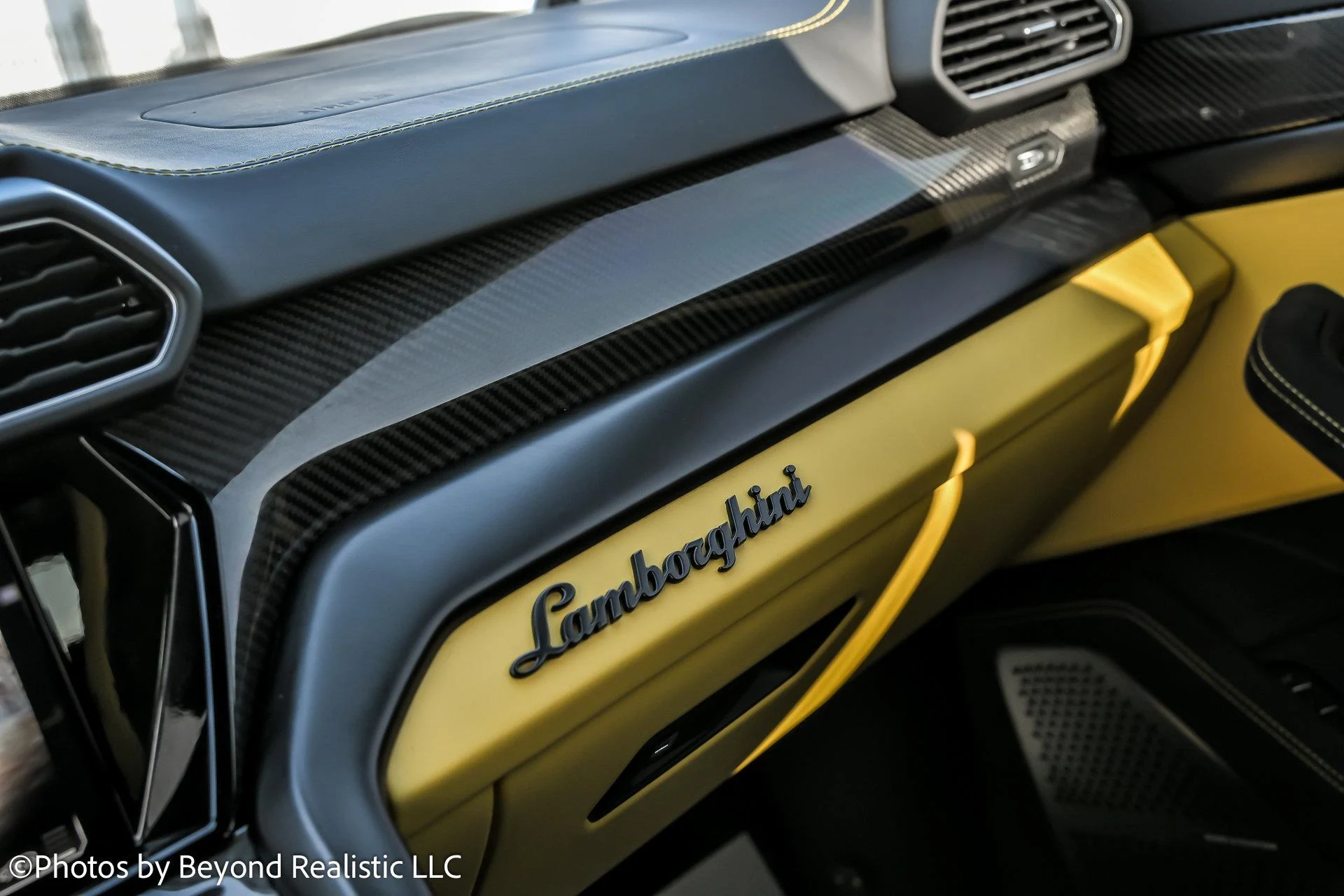 mph041_2154511602_Used_2024_Lamborghini_Urus_S_1769420573_73e96394cc