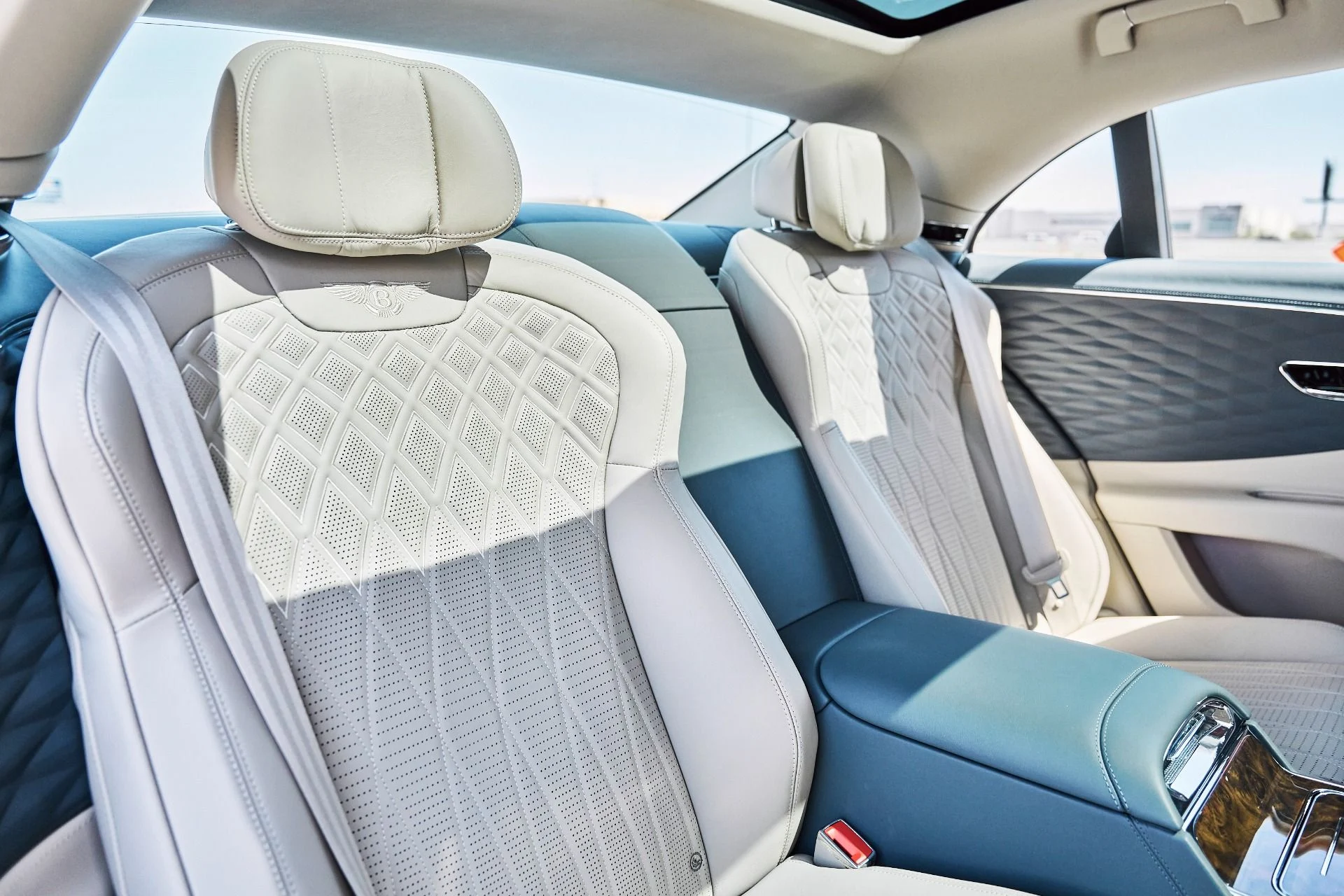 mph041_2161544323_Used_2022_Bentley_Flying_Spur_W12_1781229043_65222673c3