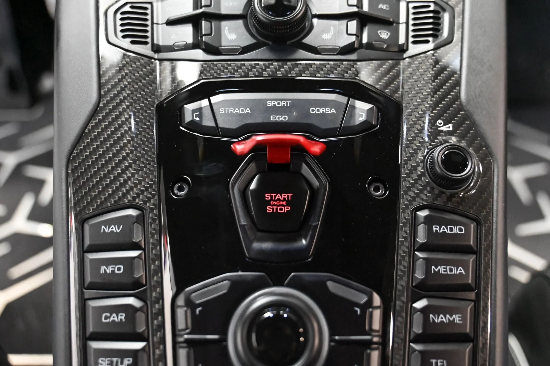 mph041_2169899780_Used_2019_Lamborghini_Aventador_SVJ_1760550459_4b6aa3ff16