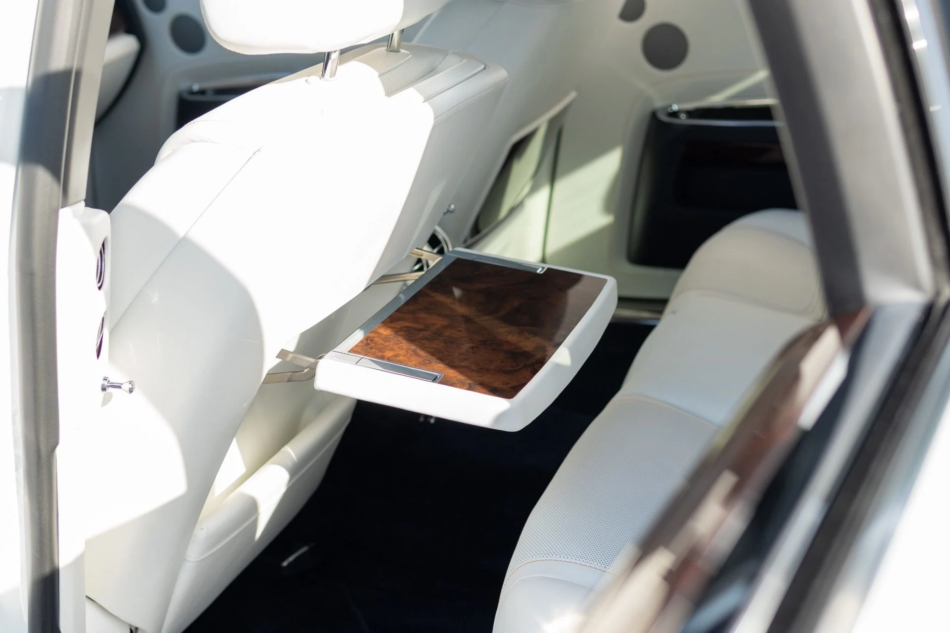 mph041_2170247831_Used_2018_Rolls_Royce_Ghost_1765824060_6399f02547