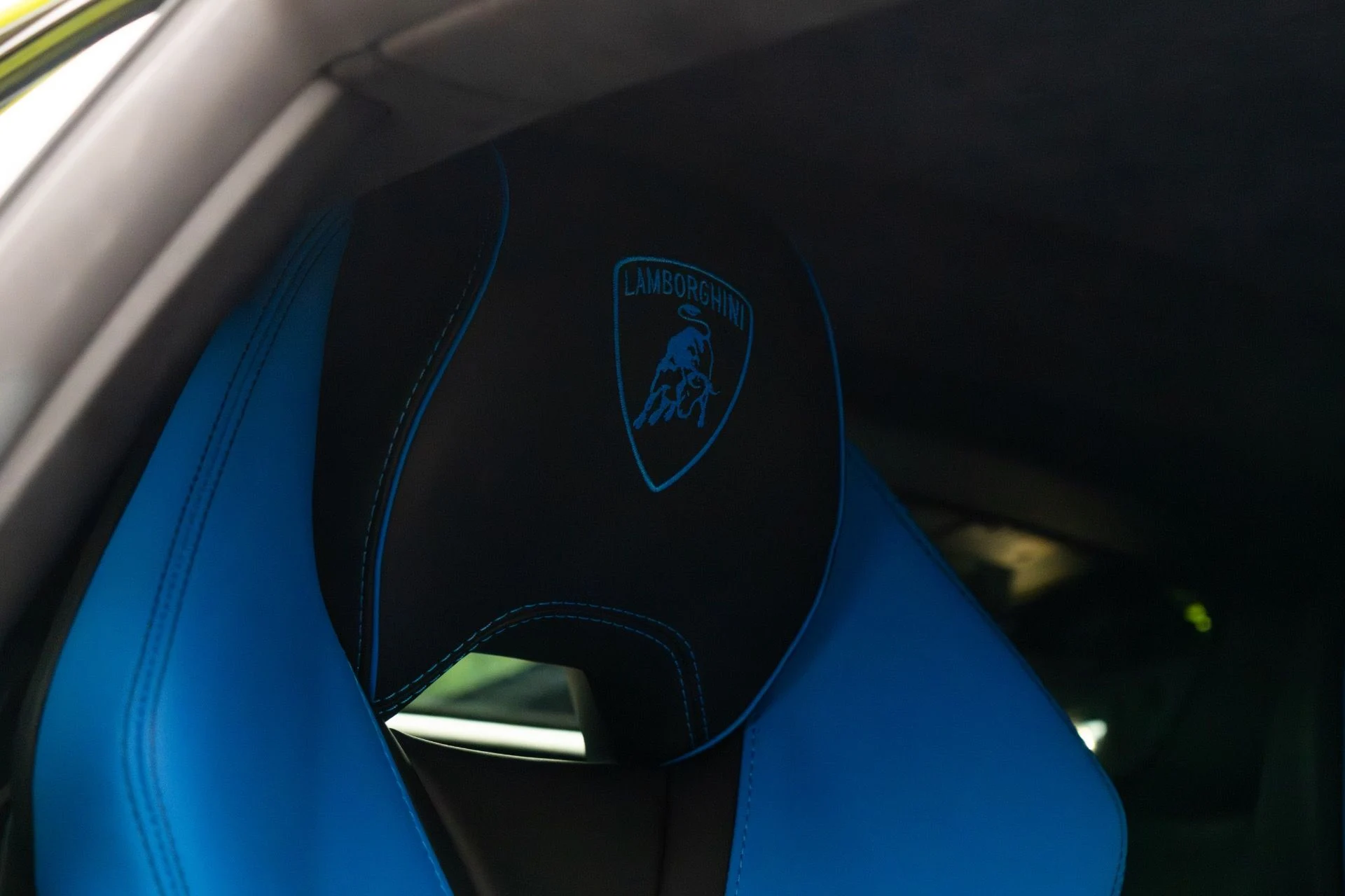 mph041_2186553162_Used_2020_Lamborghini_Huracan_EVO_1764467722_e2837e6df3